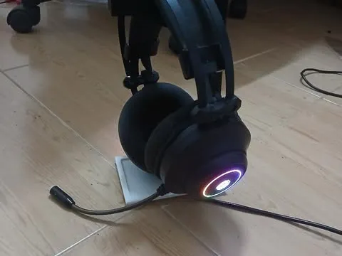 Headset stand