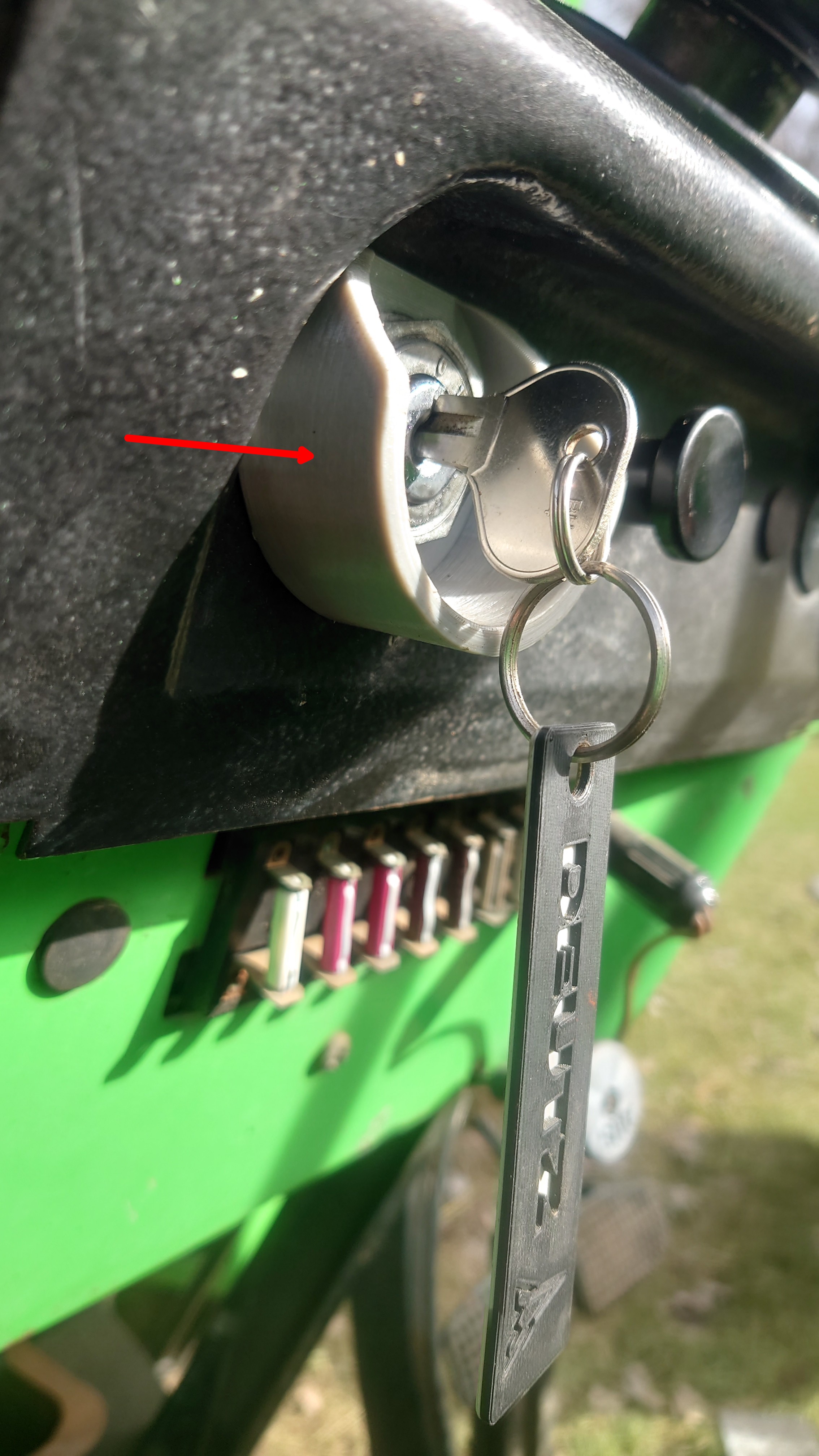 Ignition key protection for Deutz D06 (1974)