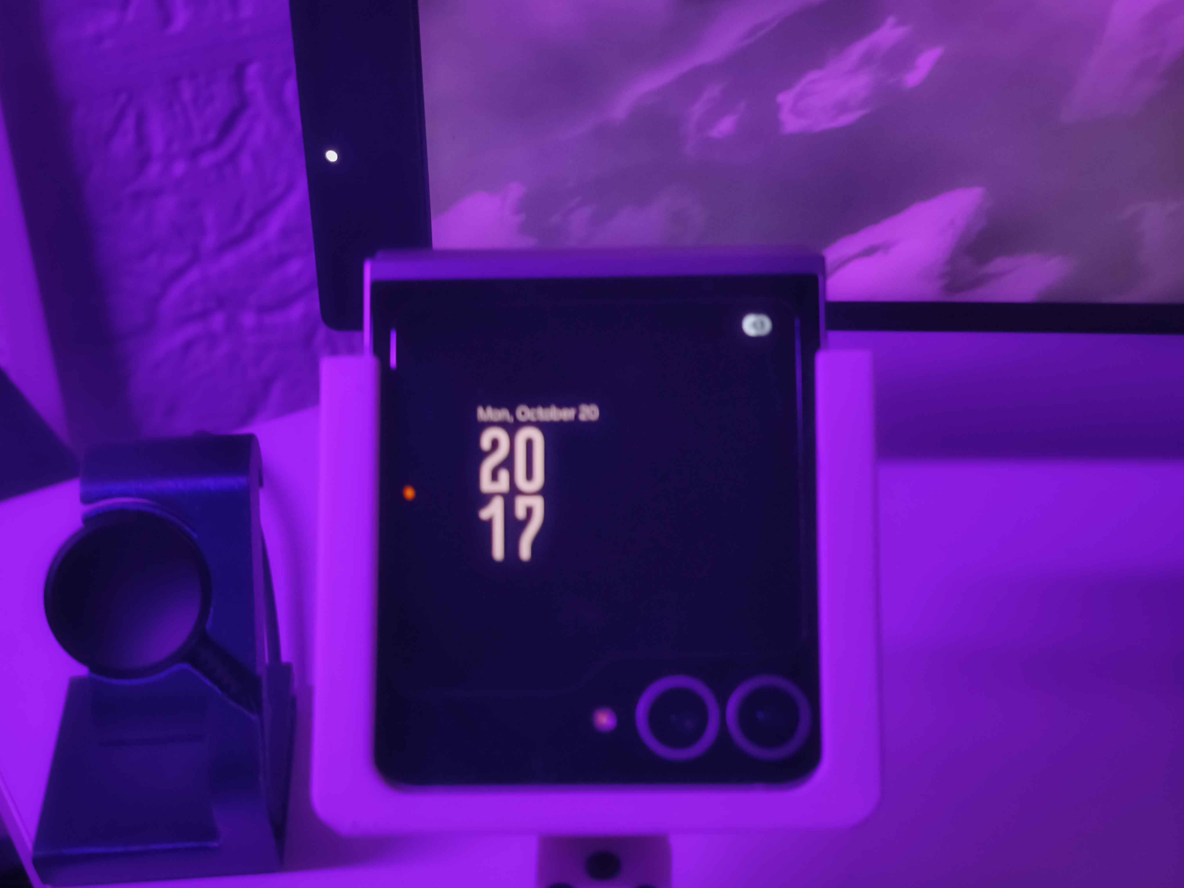 Z Flip 6 Desk Stand