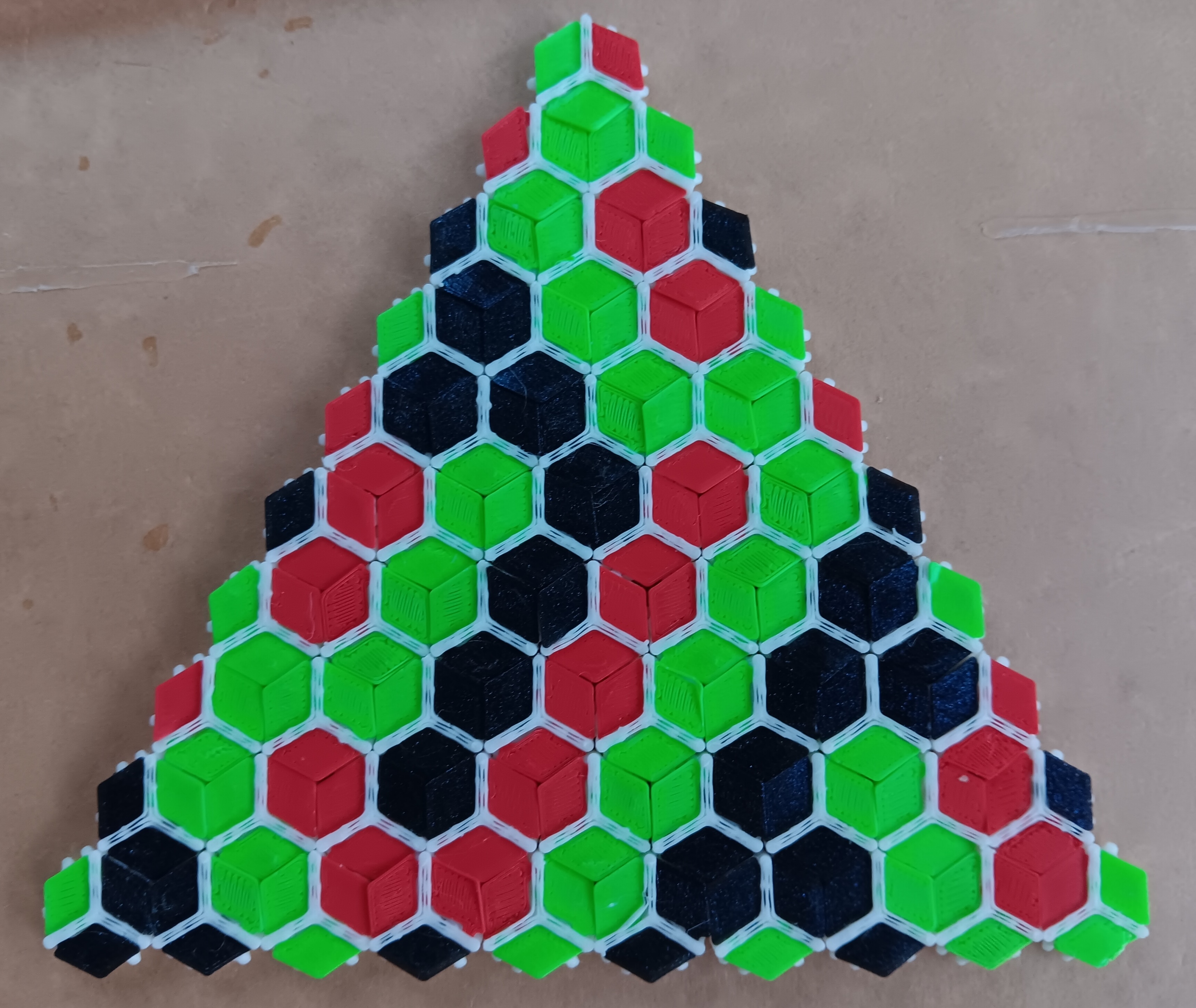 Matching multicolor hexagon tiling (semi-symmetric quasigroup)