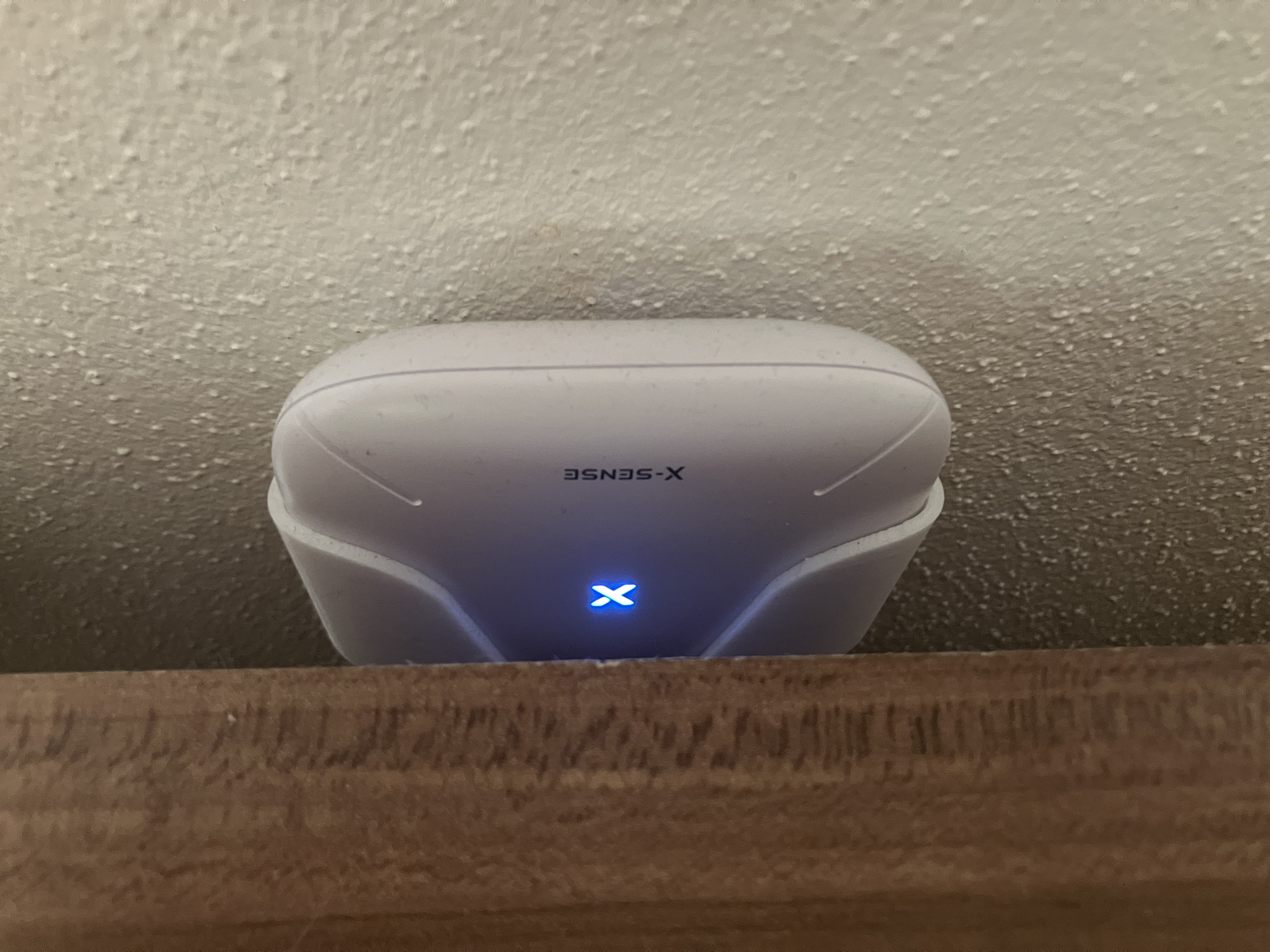 X-Sense SBS50 Wandhalterung mit Kabeldurchführung