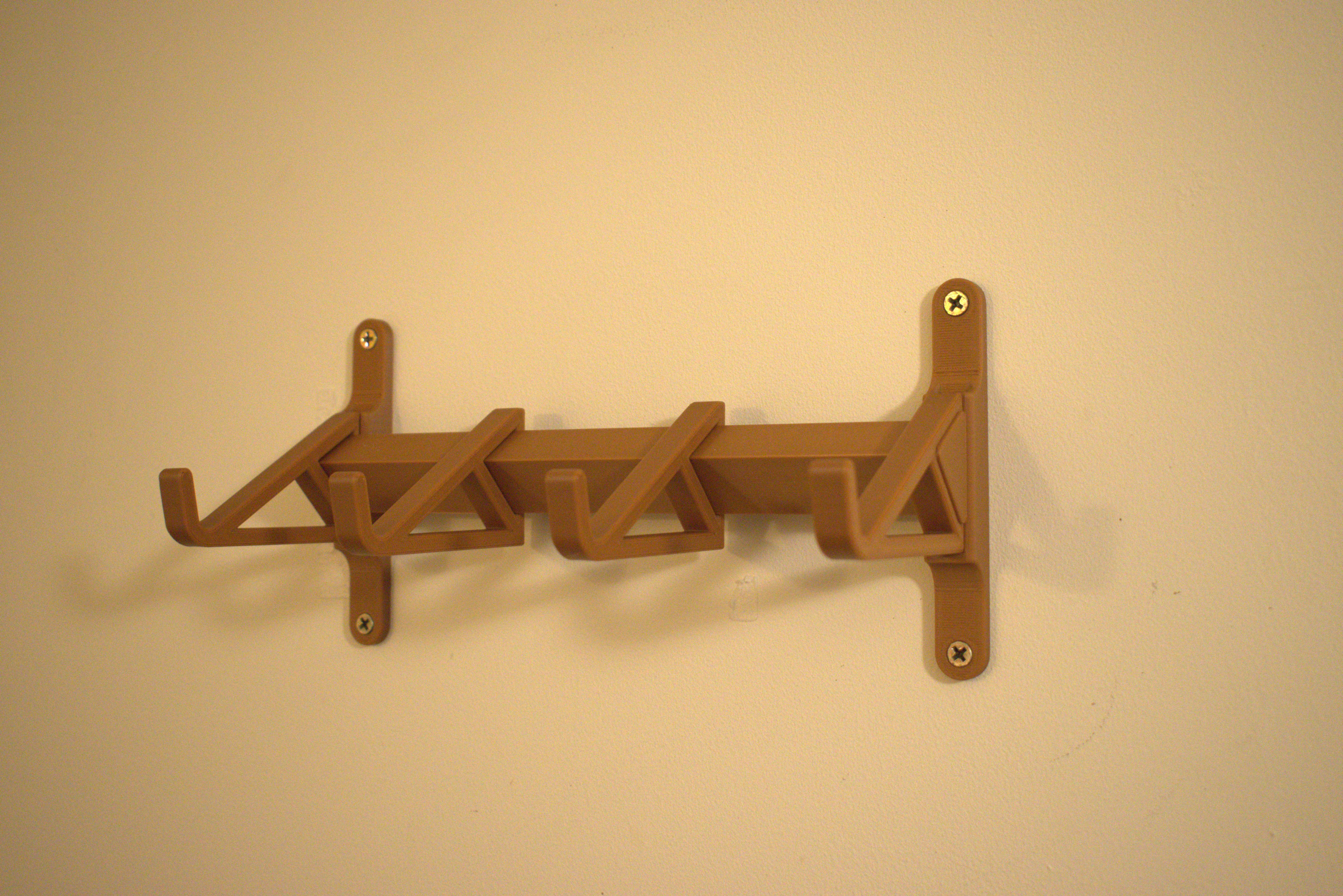 Wall mountable and strong hanger set