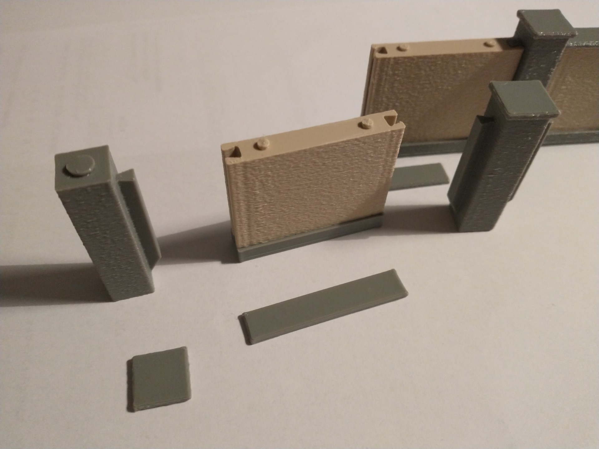 Multicolor Modular Wall with Columns, H0 (1:87) – Perfect for Model Railways & Dioramas. — thumbnail 3