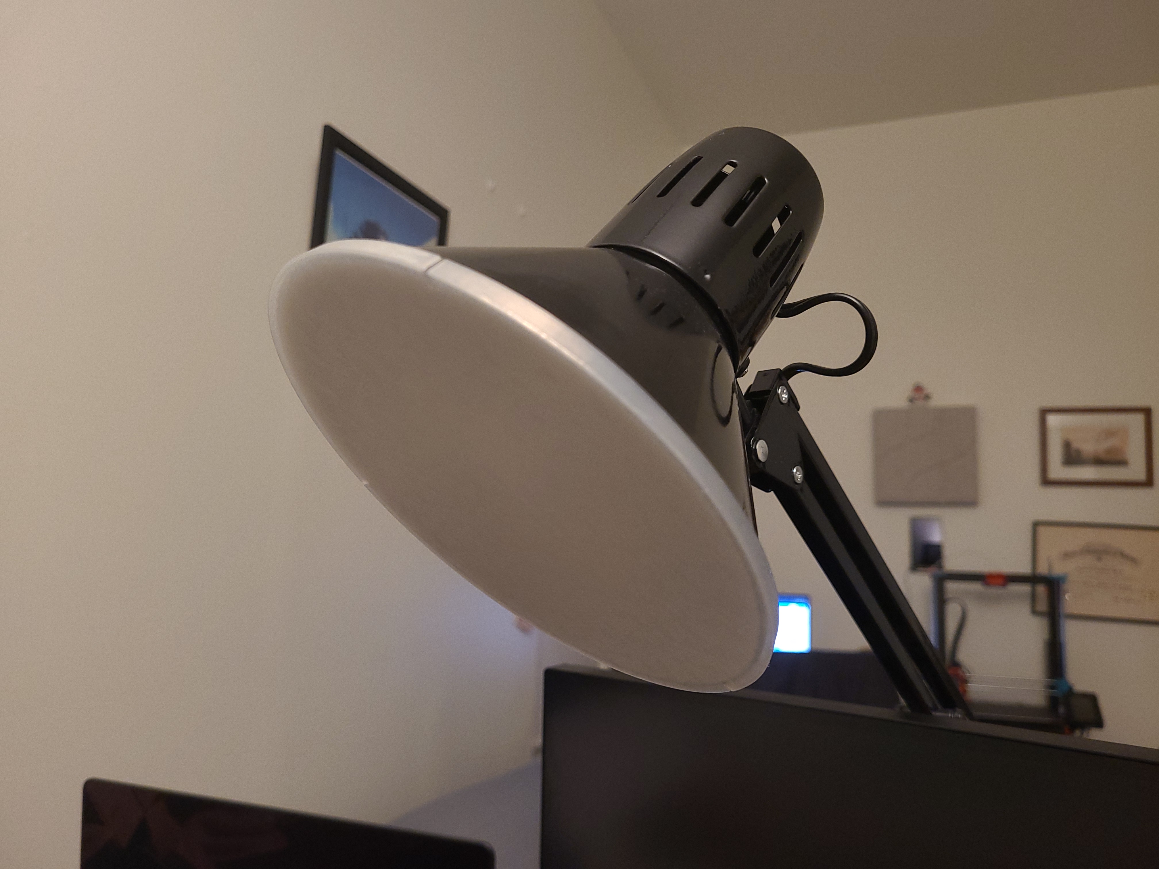 Miniatura 2 do modelo 3D Parametric desk lamp light diffuser