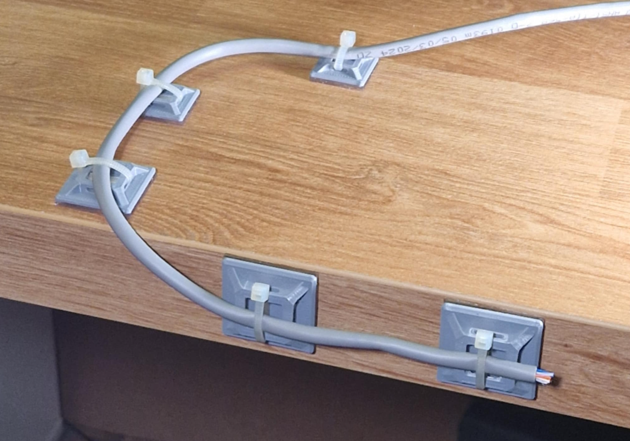 Miniatura 5 do modelo 3D Simple zip tie cable mount holder