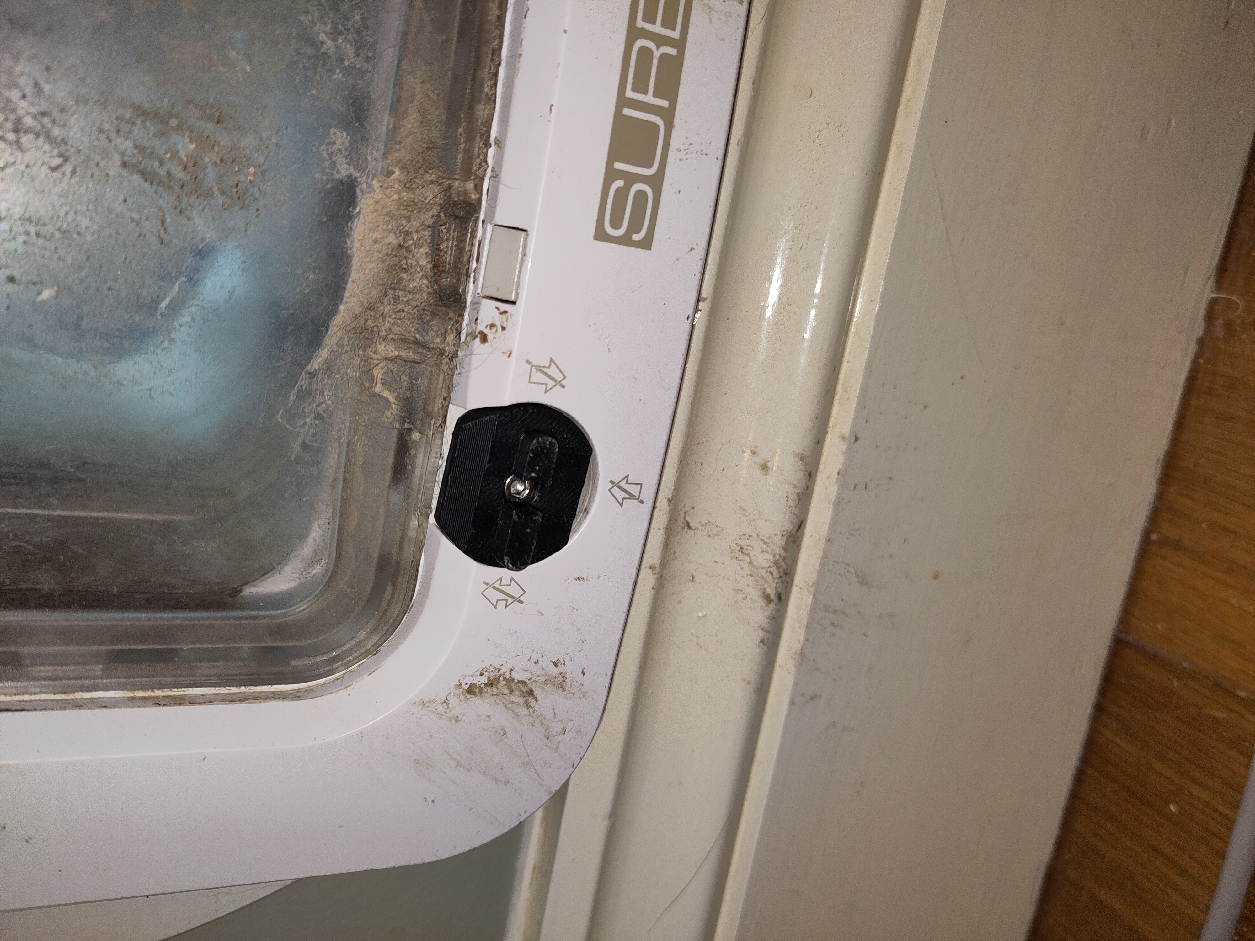 Cat flap replacement locking knob (sureflap)