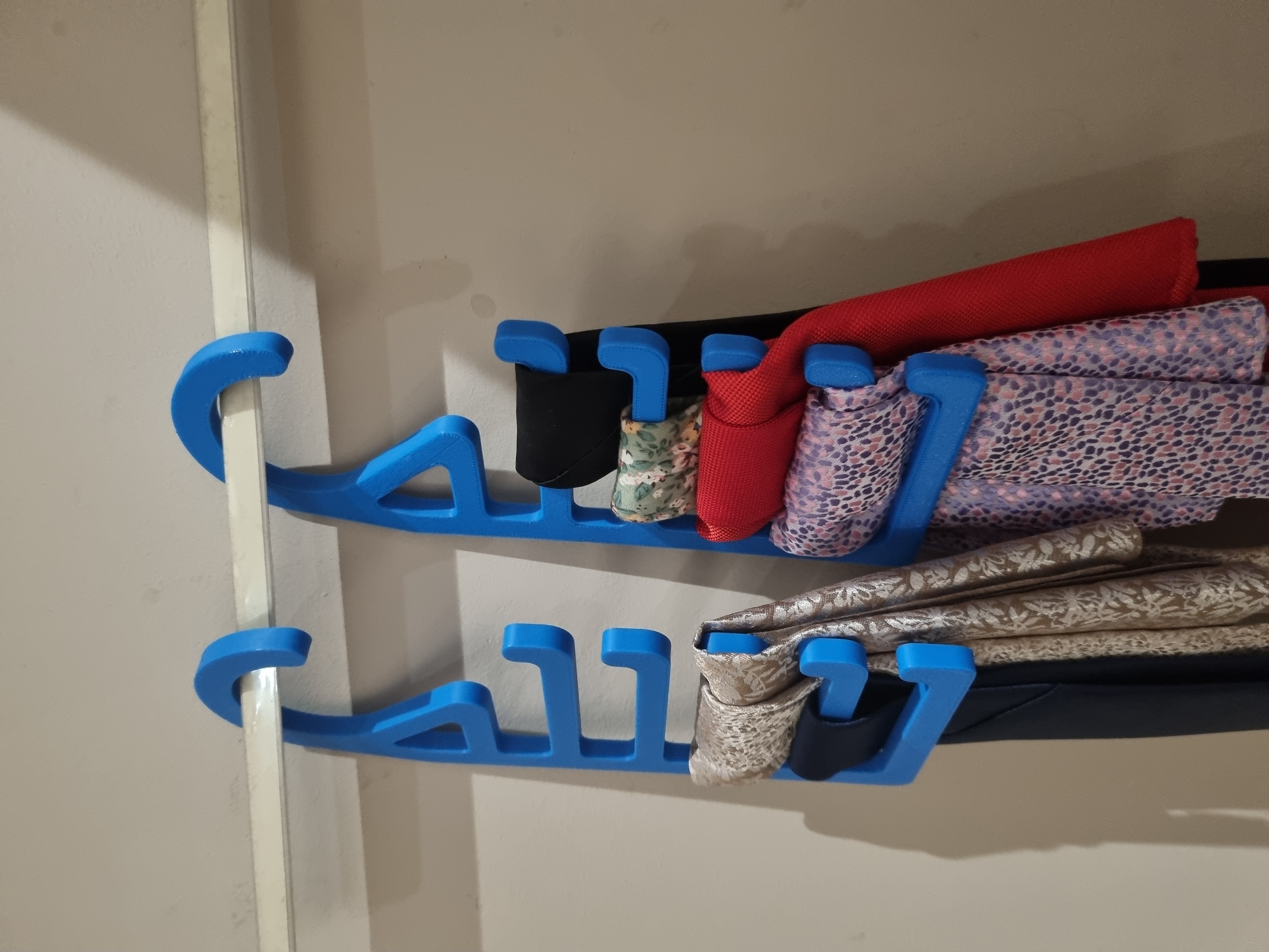 tie hanger