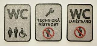 Popisky na dveře