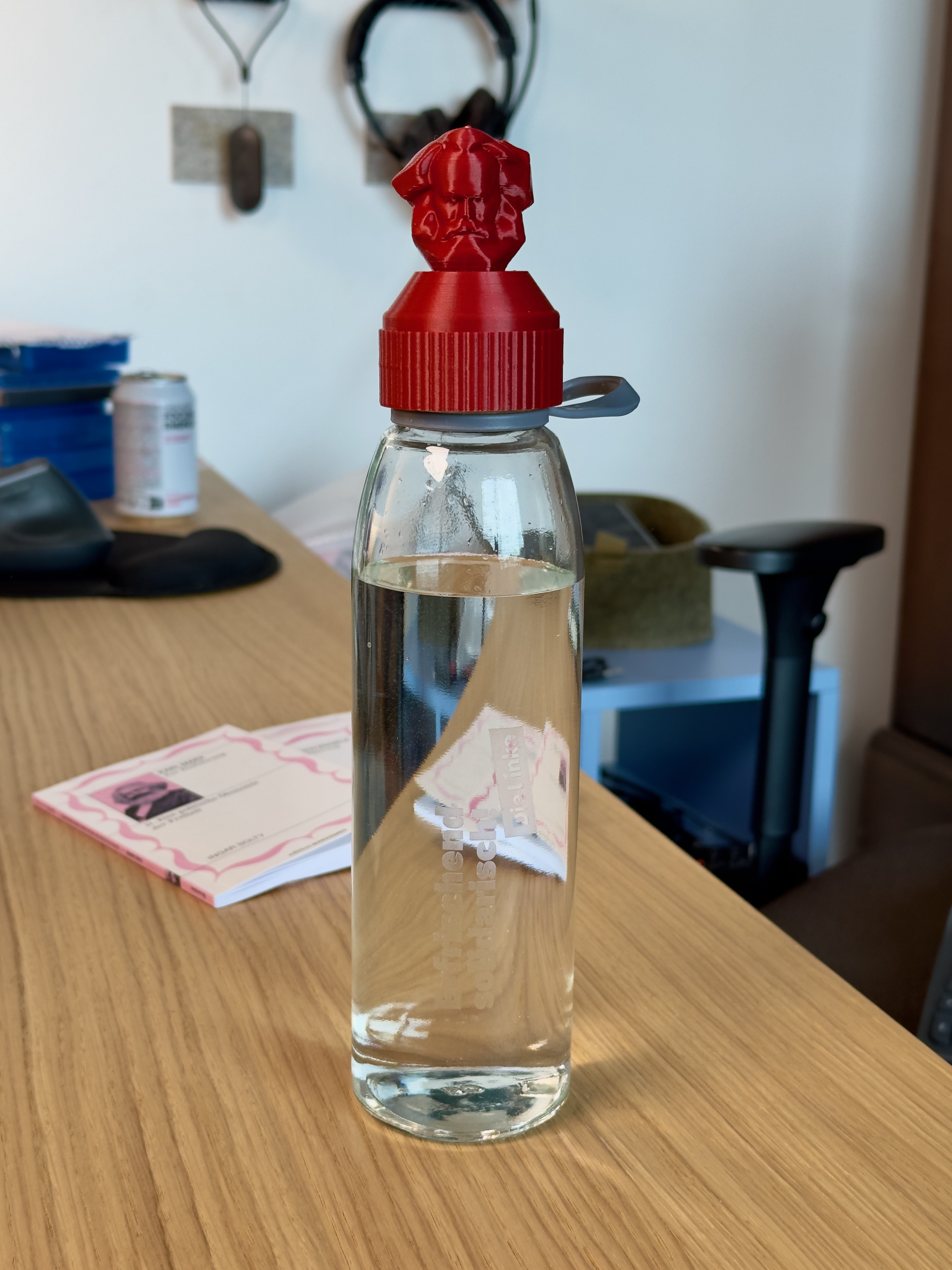 Miniatura 2 do modelo 3D Marx Bottlecap