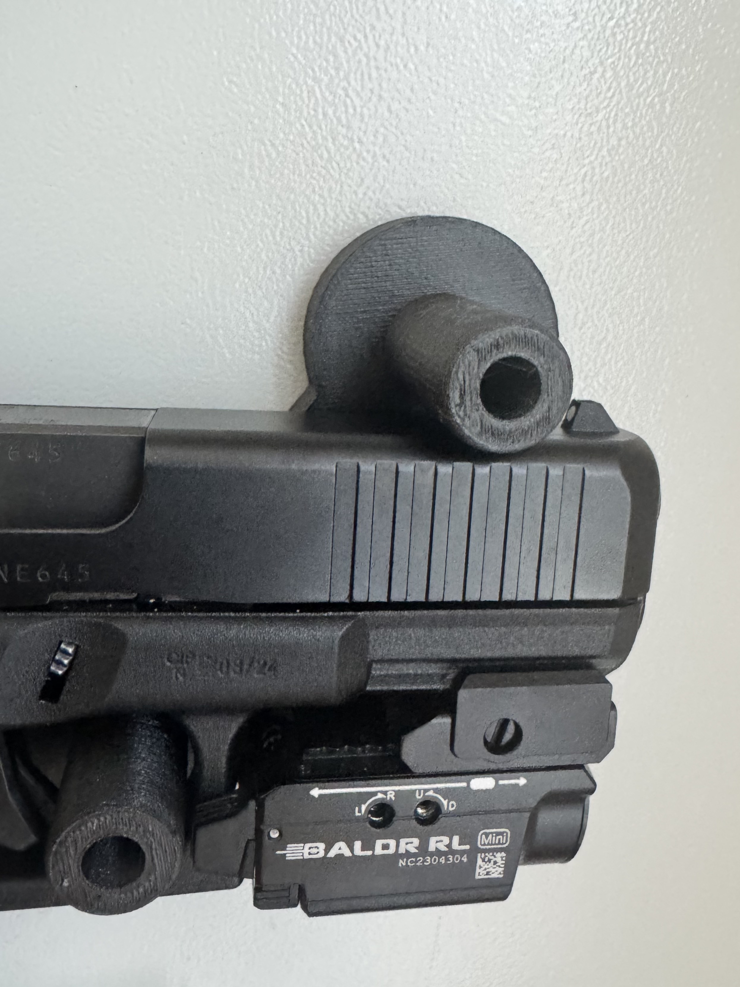 Magnetic holder for any gun/pistol