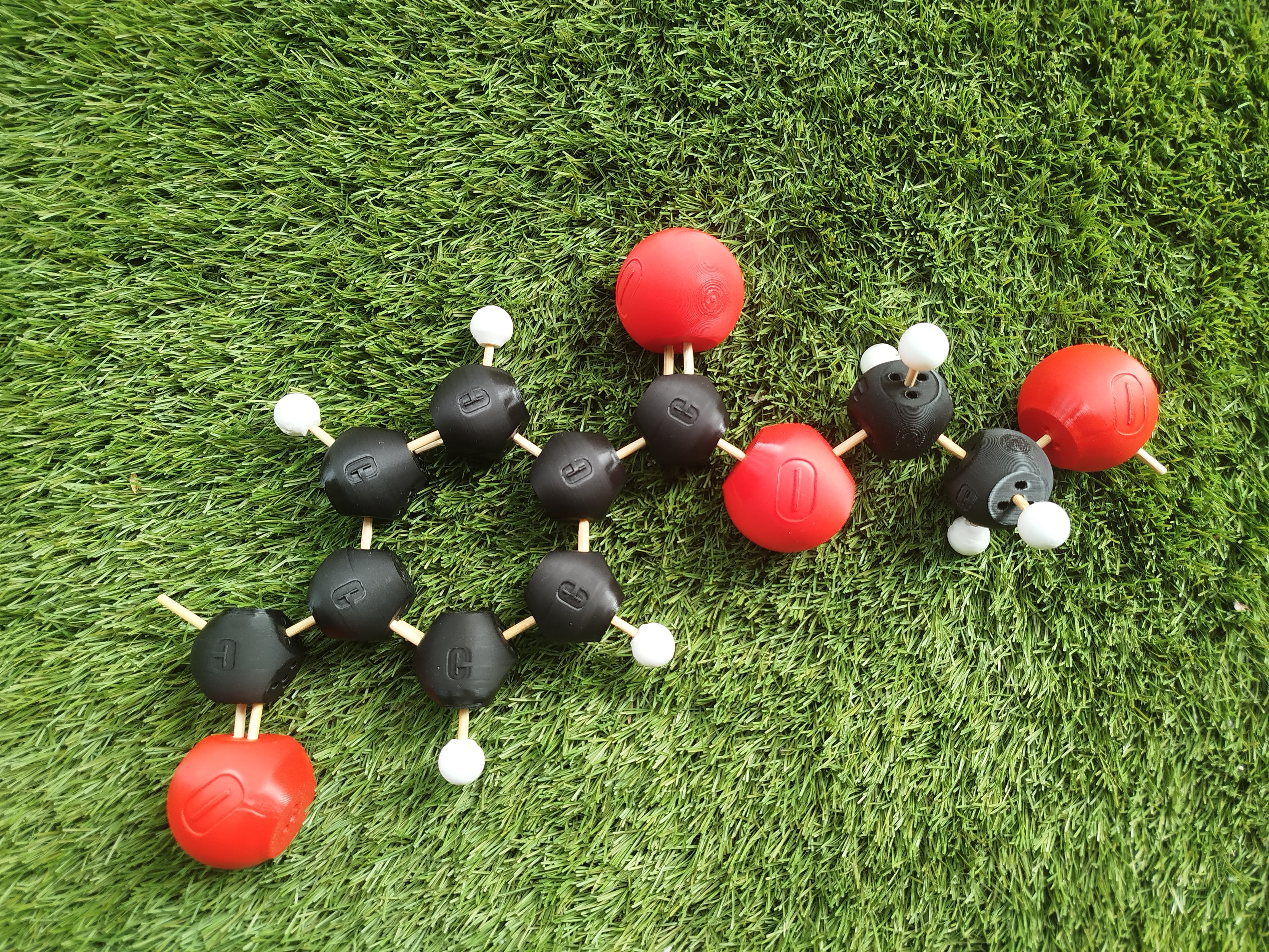Atomic ball-and-stick models for education