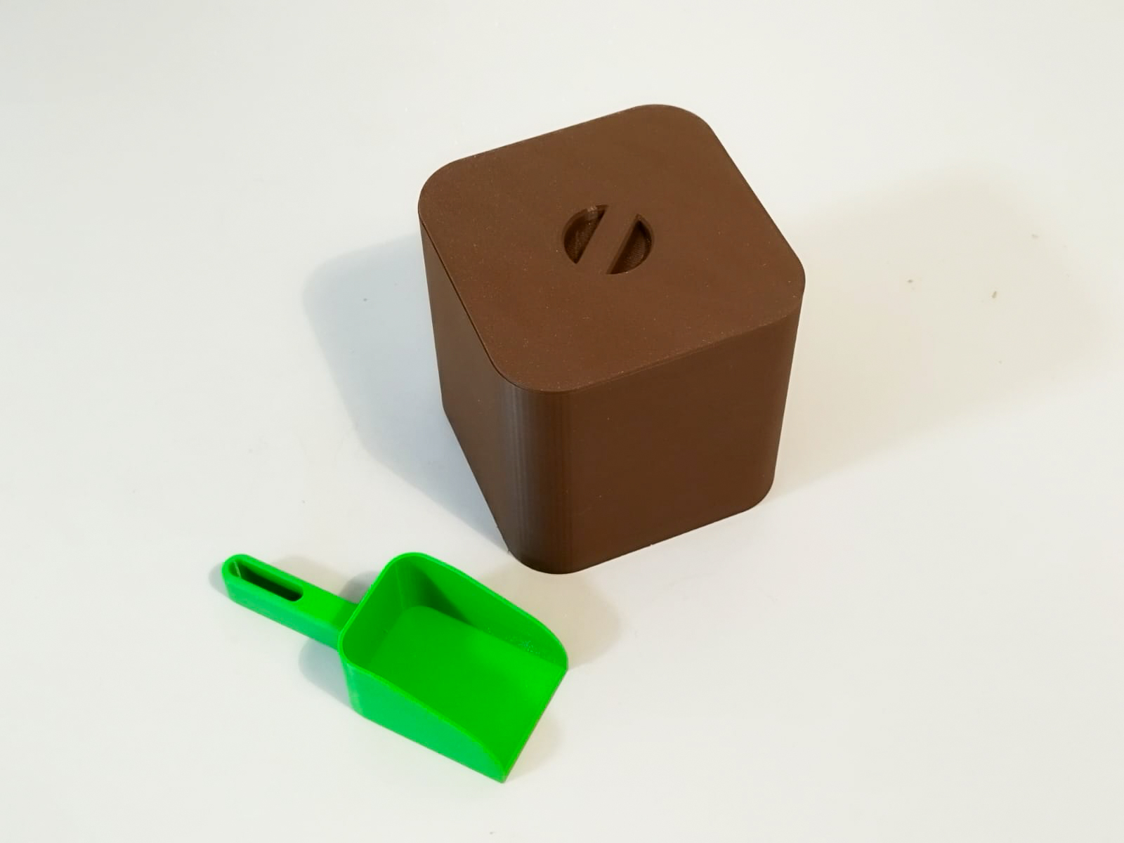 Miniatura 2 do modelo 3D Multipurpose container with dustpan