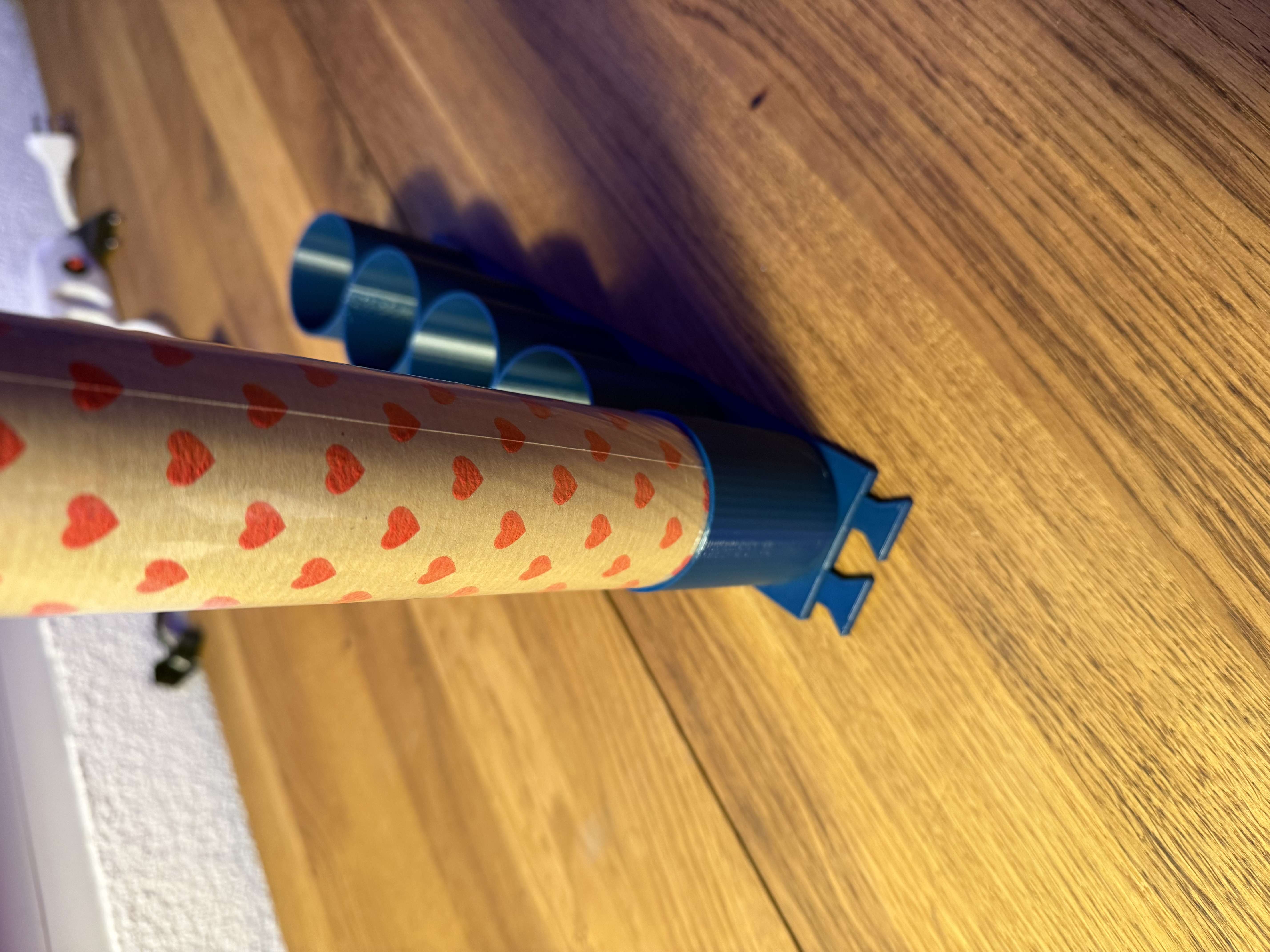 Gift Wrapping Paper Holder (connectable)