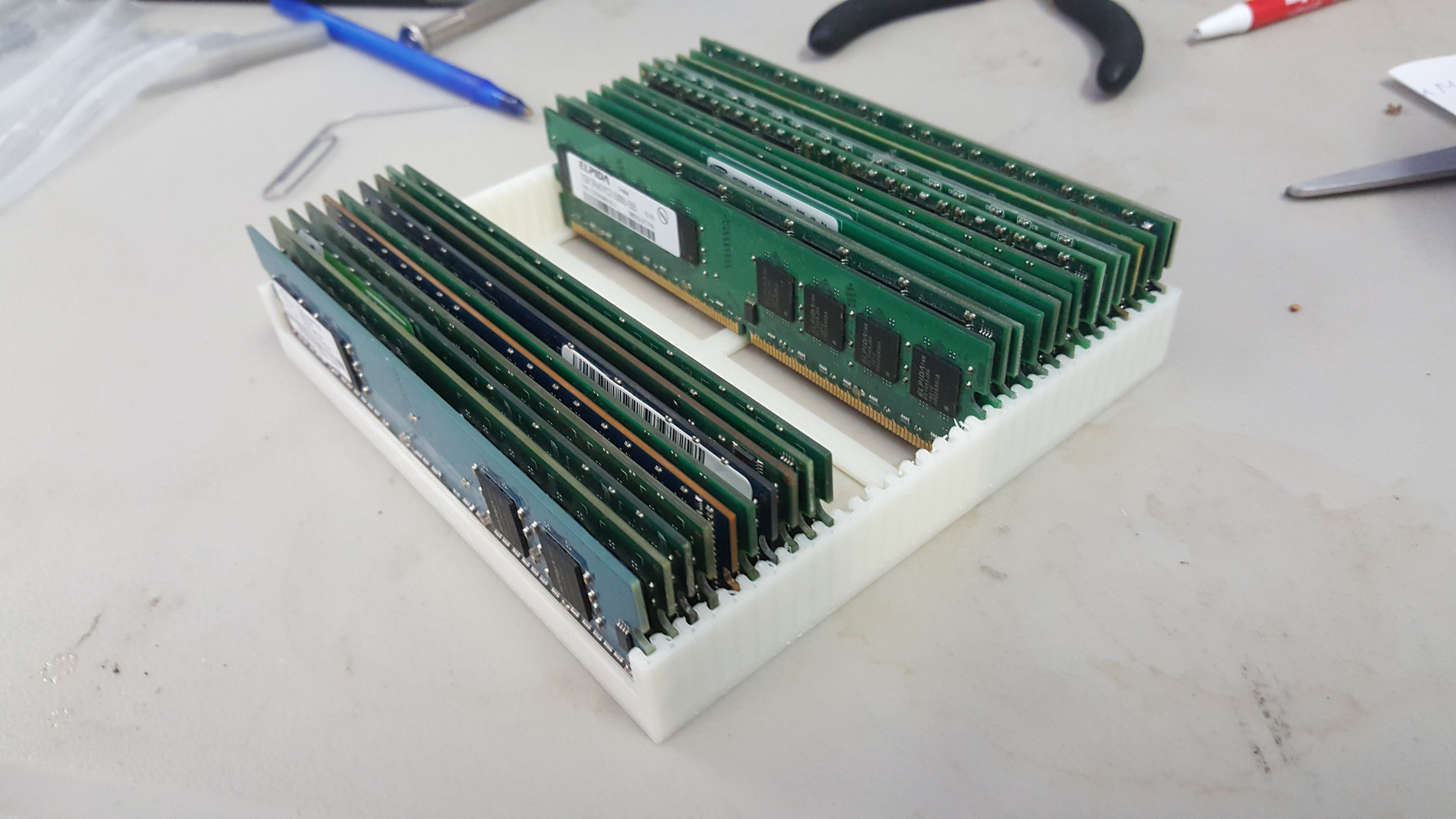 Desktop DIMM RAM holder