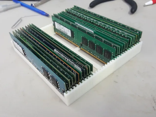 Desktop DIMM RAM holder