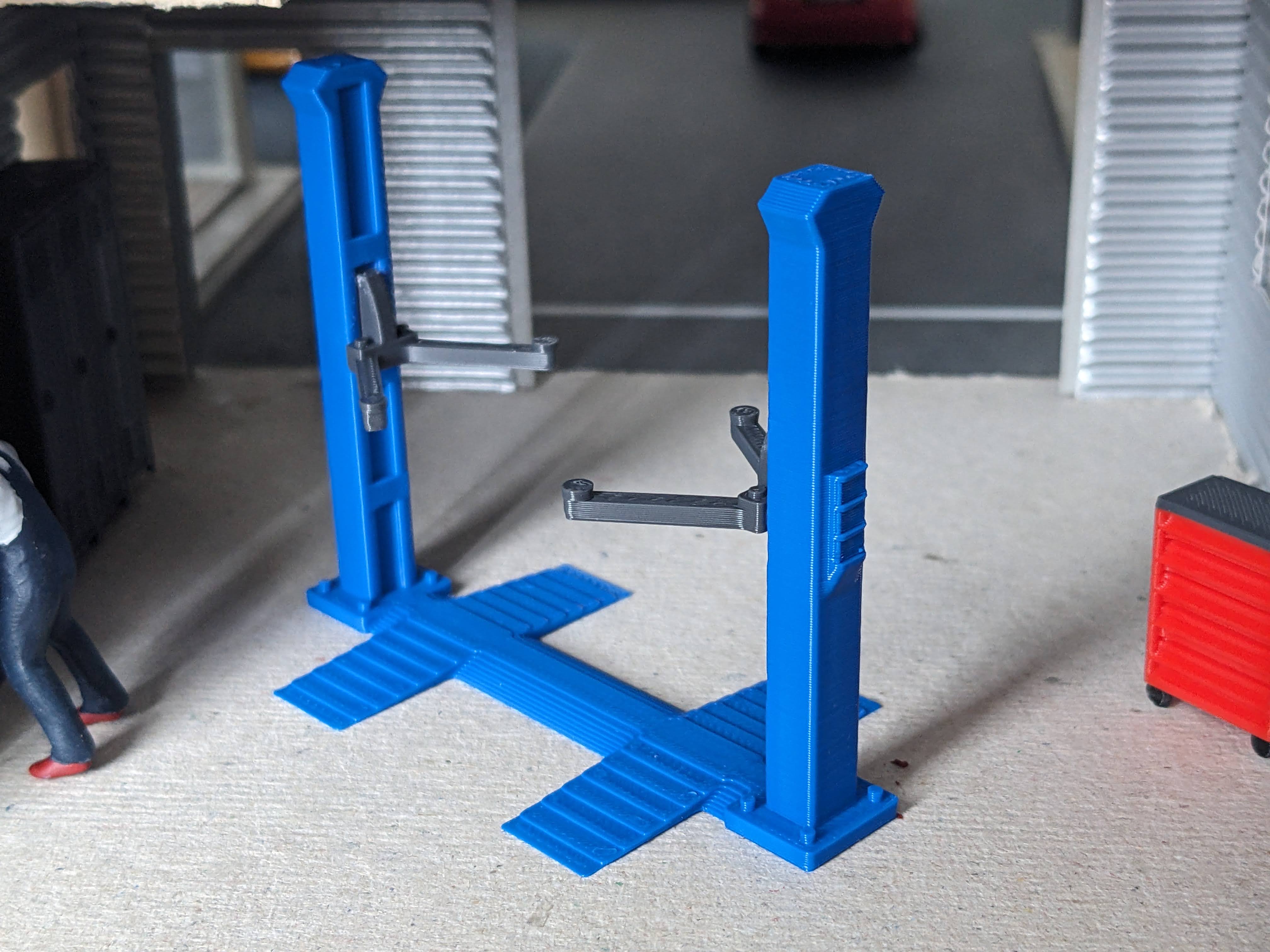 2 Post Car Lift - 1:43 scale