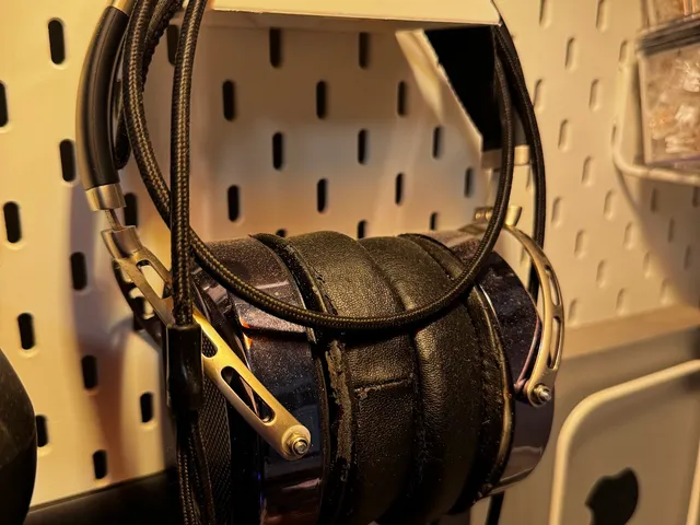 Yet another wide headphone hanger for Ikea Skadis (No supports)