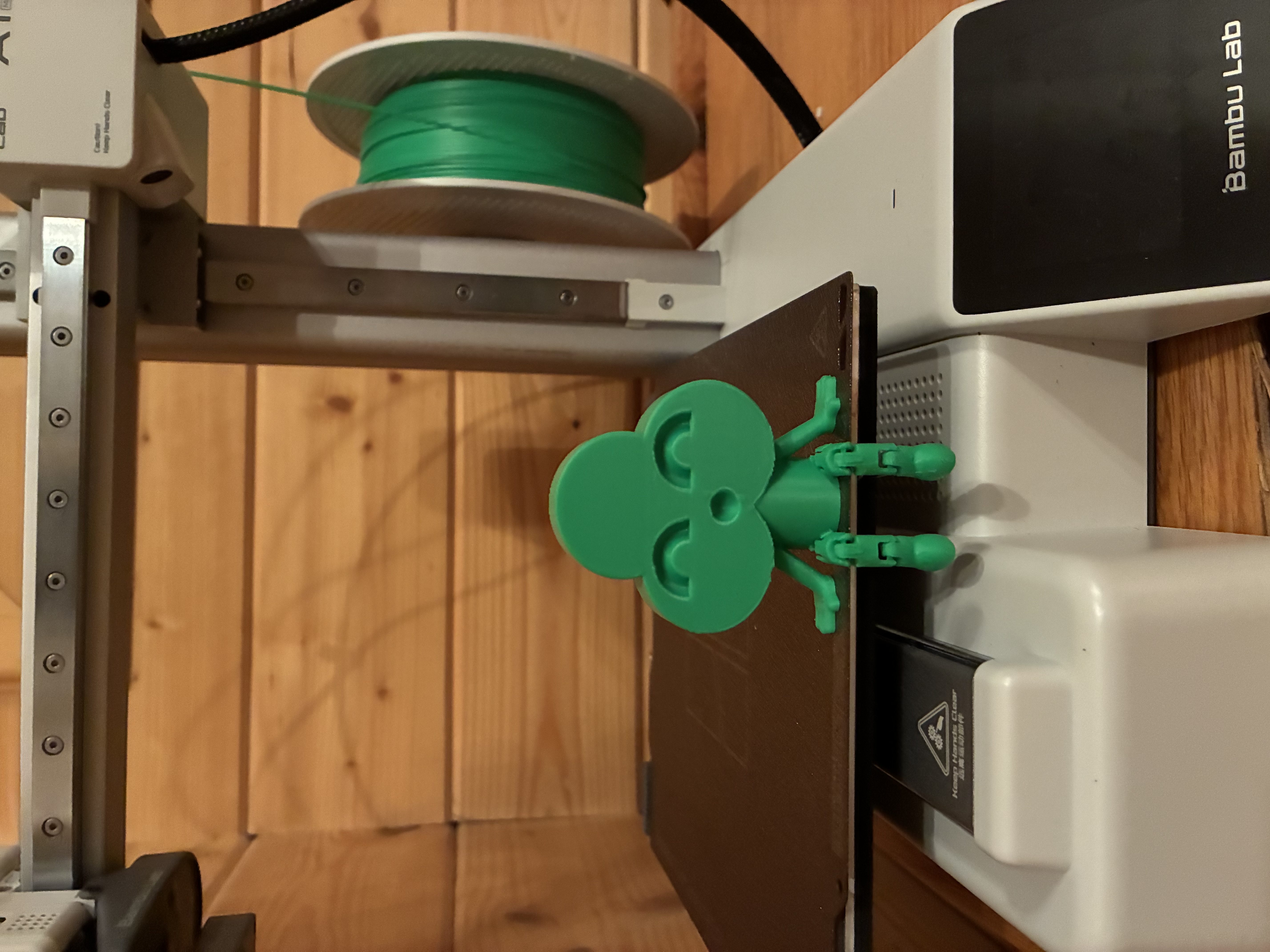 Articulated shamrock buddy