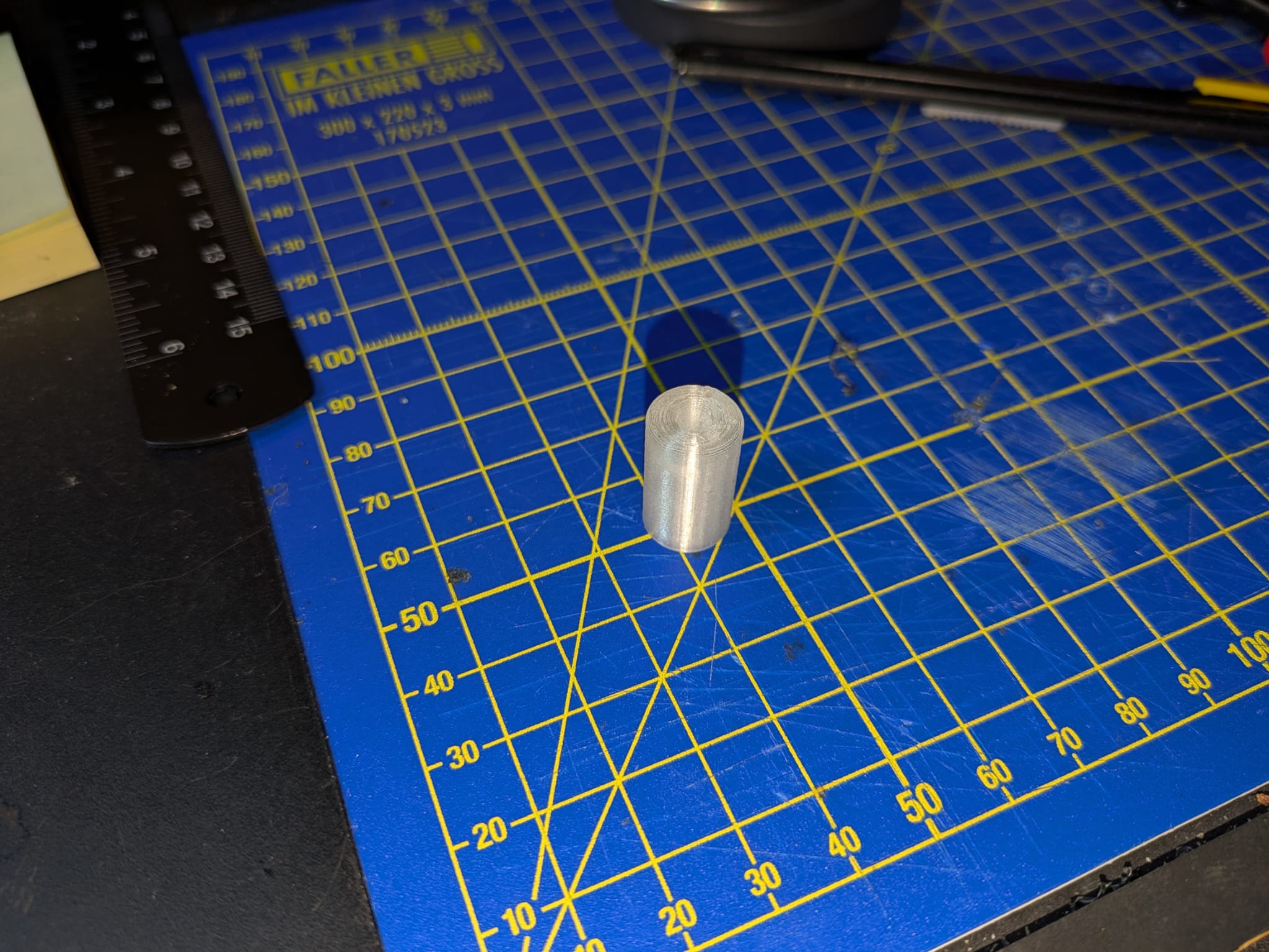 PTFE tube end cap with filament clamp for filament containers