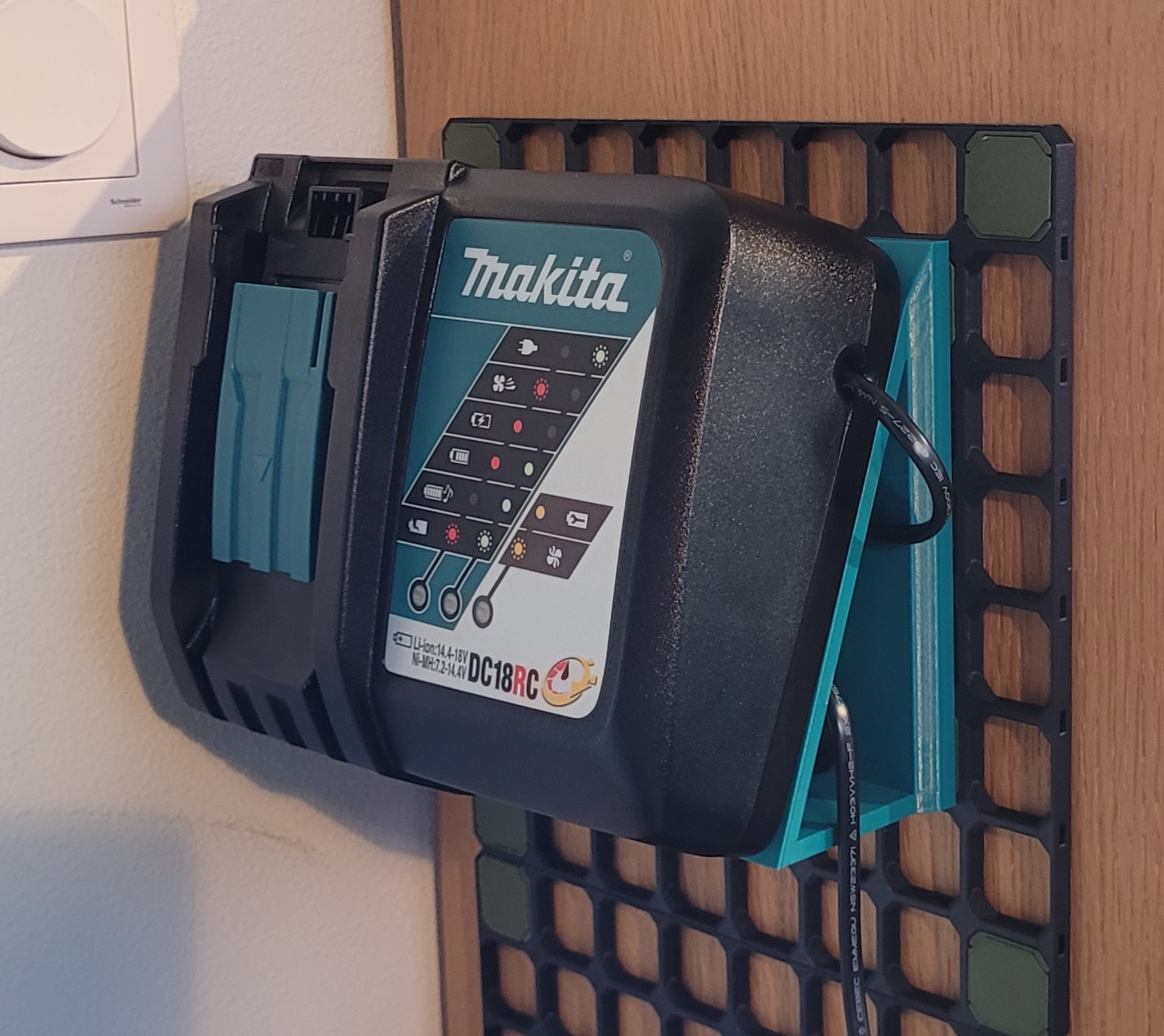Makita DC18RC openGrid Multiconnect Mount
