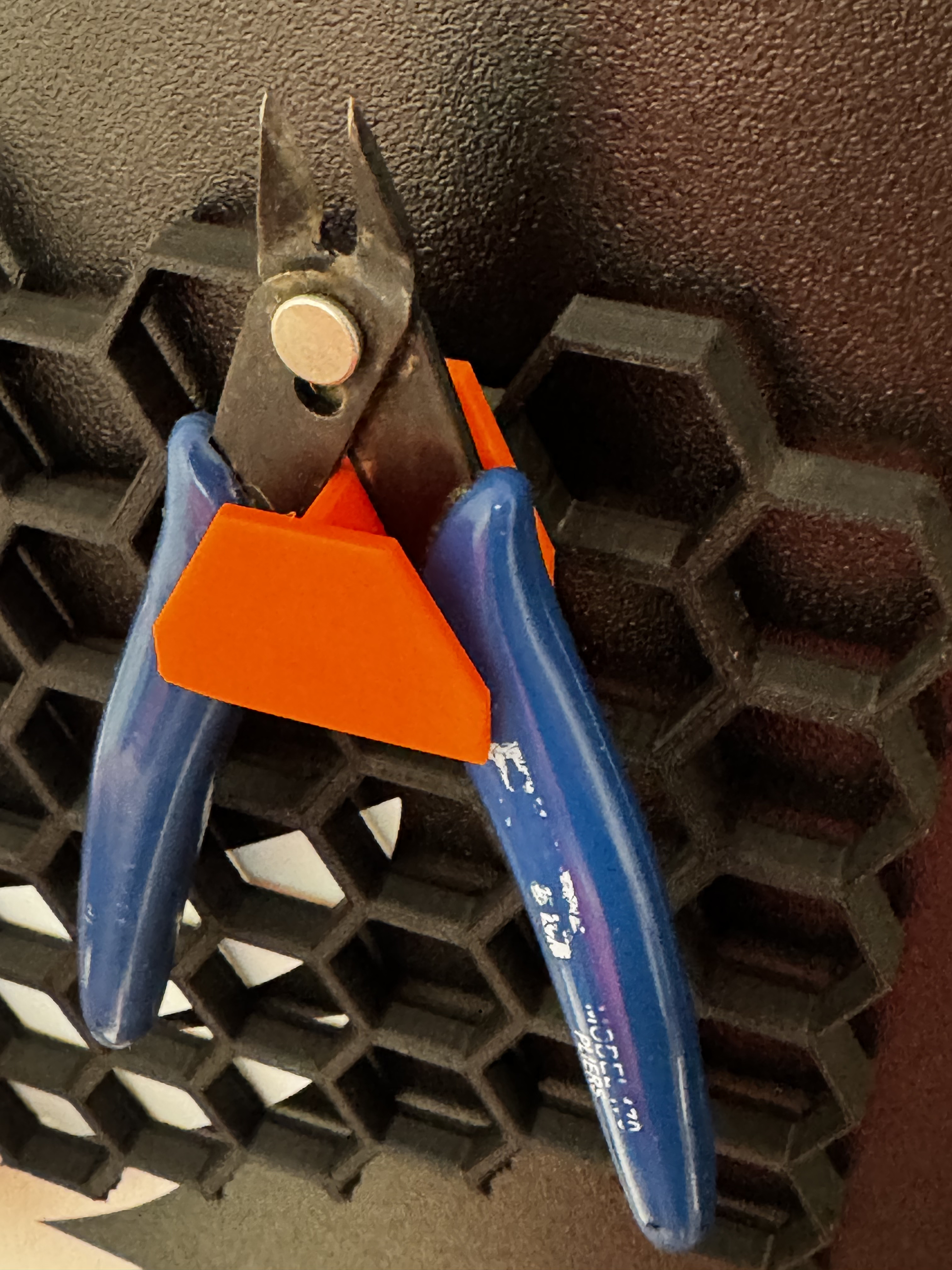 Pliers holder for Honeycomb Storage Wall