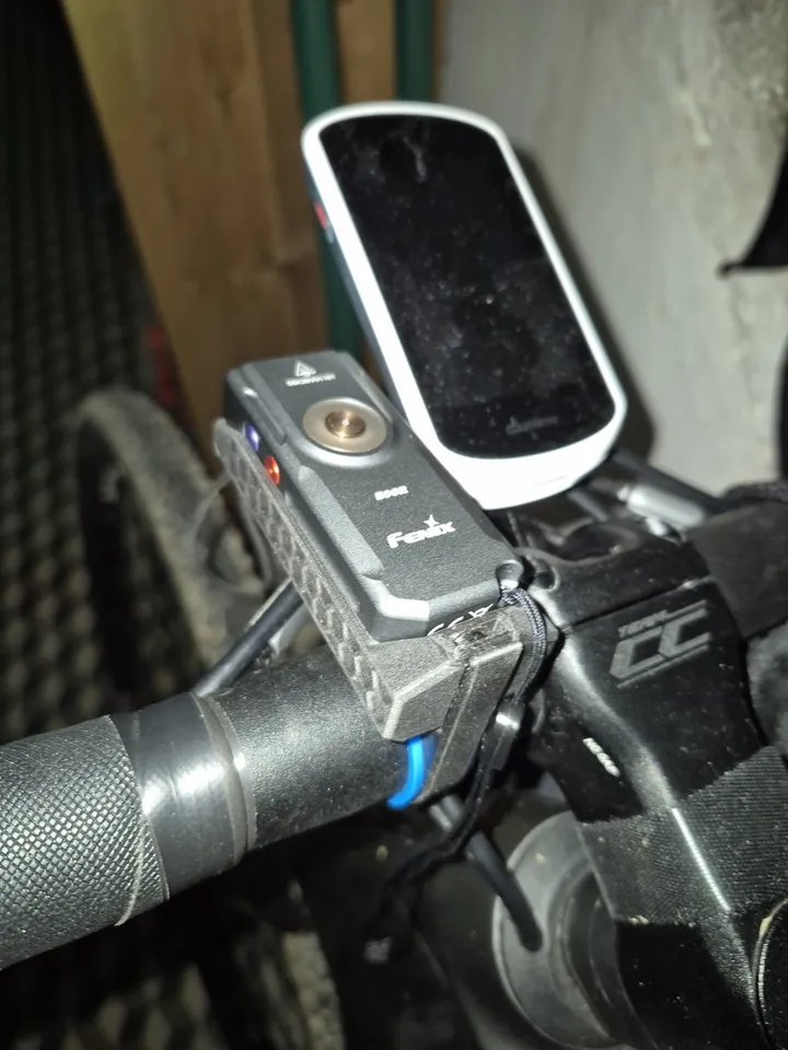 fenix bike flashlight mount ALD-10 Quick Release with GoPro Mount Adapter capacity 18650 batteries Fenix Quick Detach Flashlight Mount