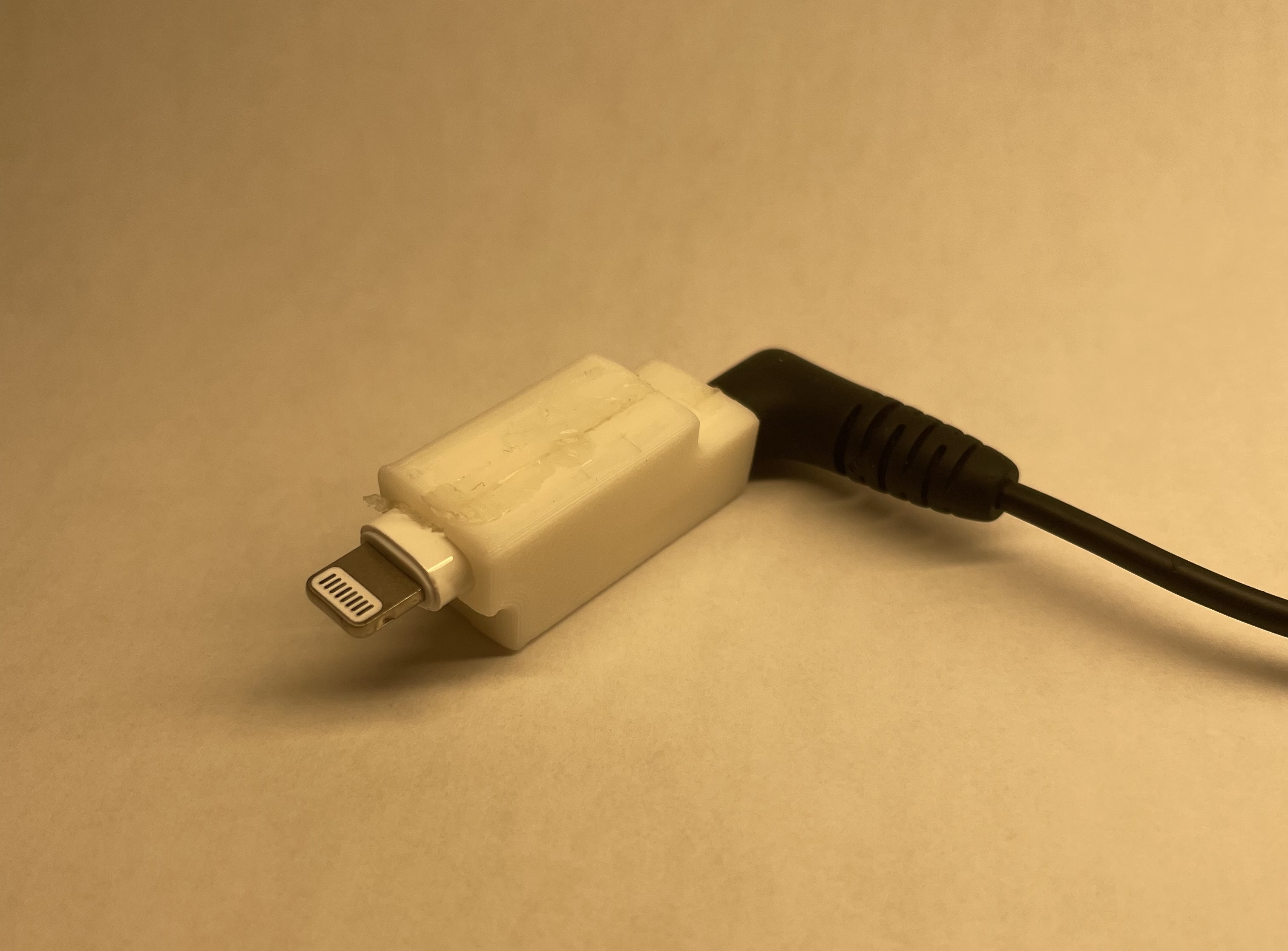 Apple lightning - 3.5mm headphone jack adapter protector