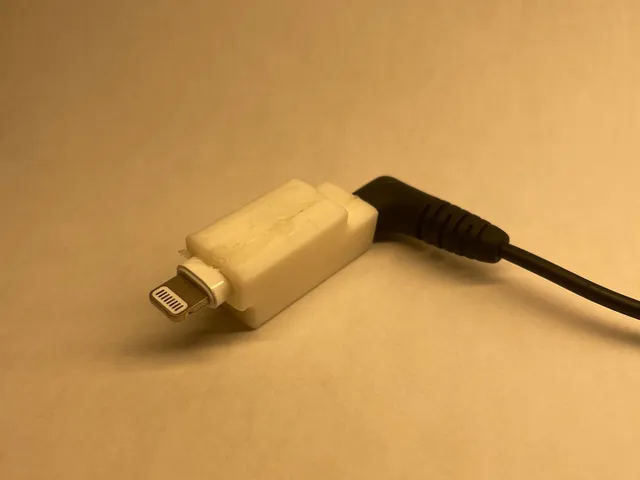 Apple lightning - 3.5mm headphone jack adapter protector