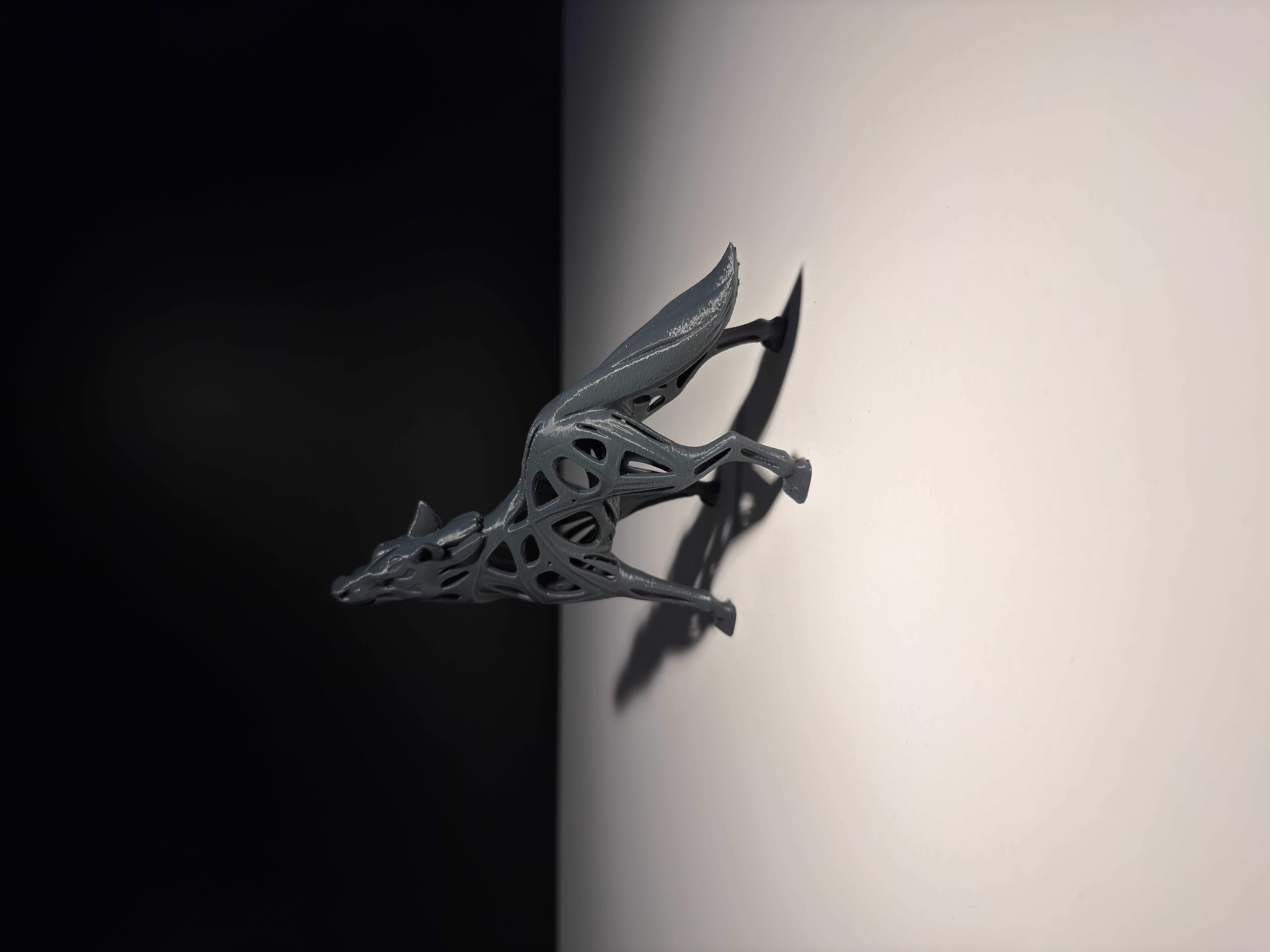 Miniatura 4 do modelo 3D Howling Wolf Statue