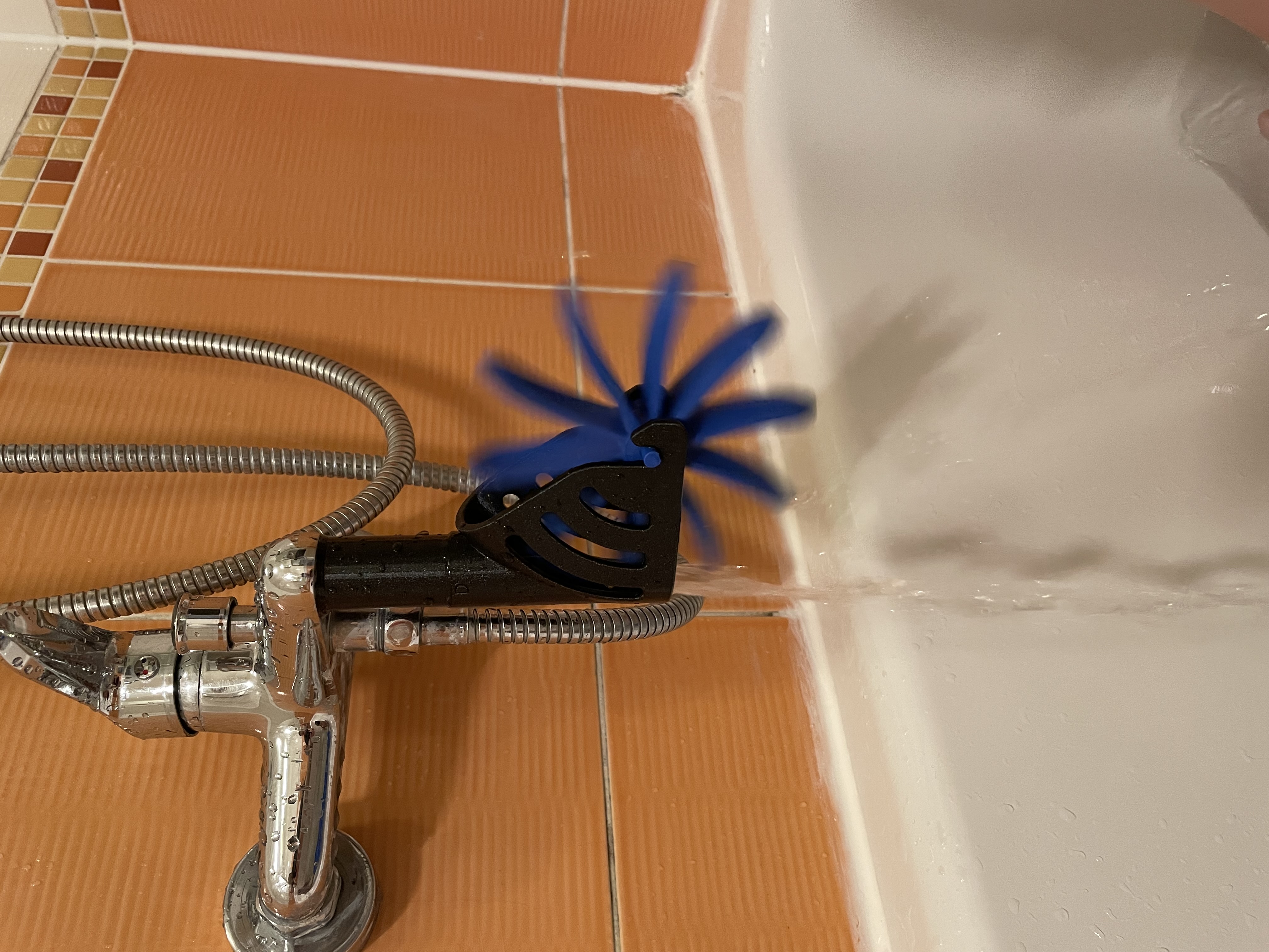 Bathtub Water Turbine - Baby edition (Remix)