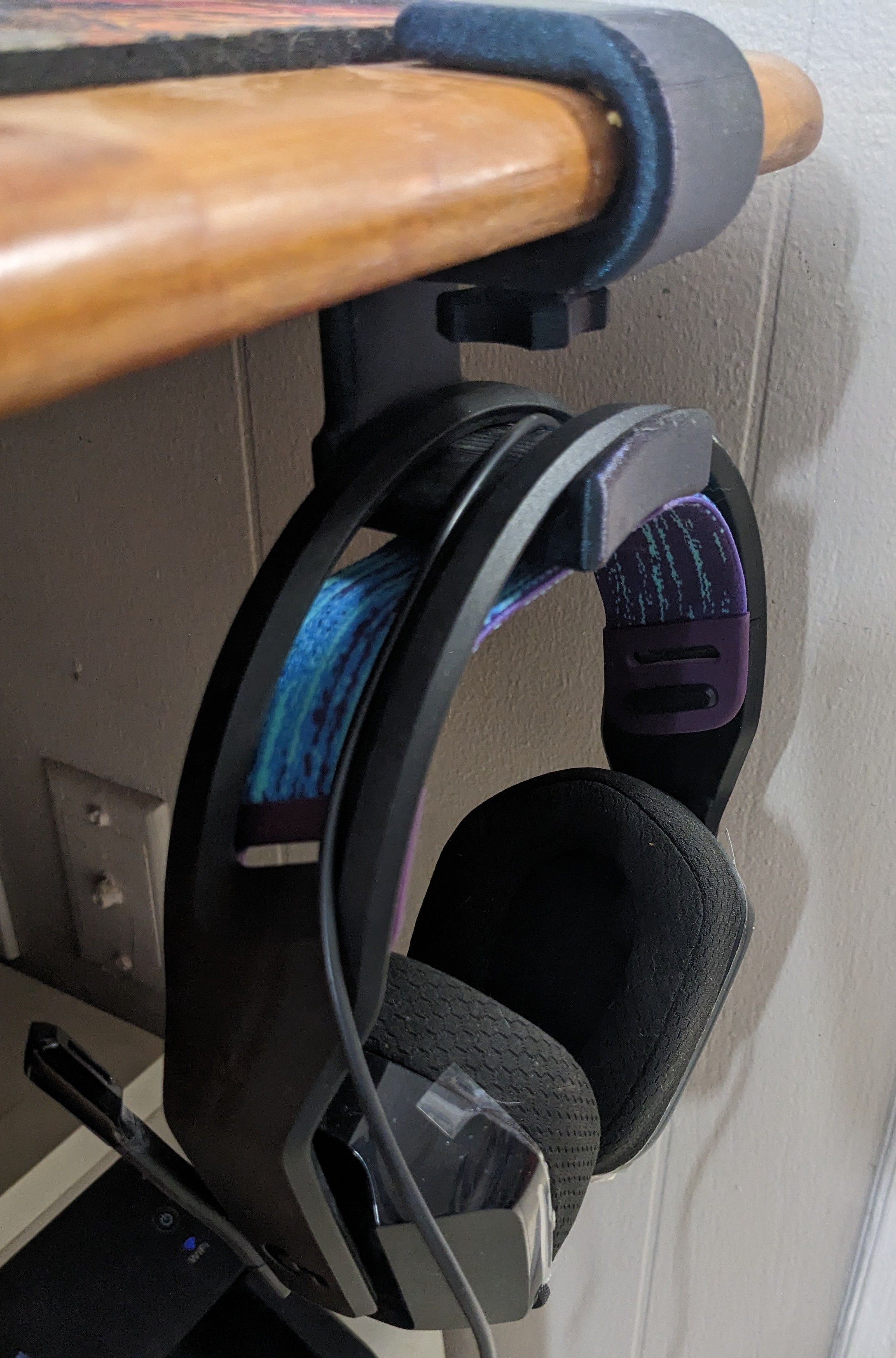 Headset hanger for 20mm desk - Logitech G335