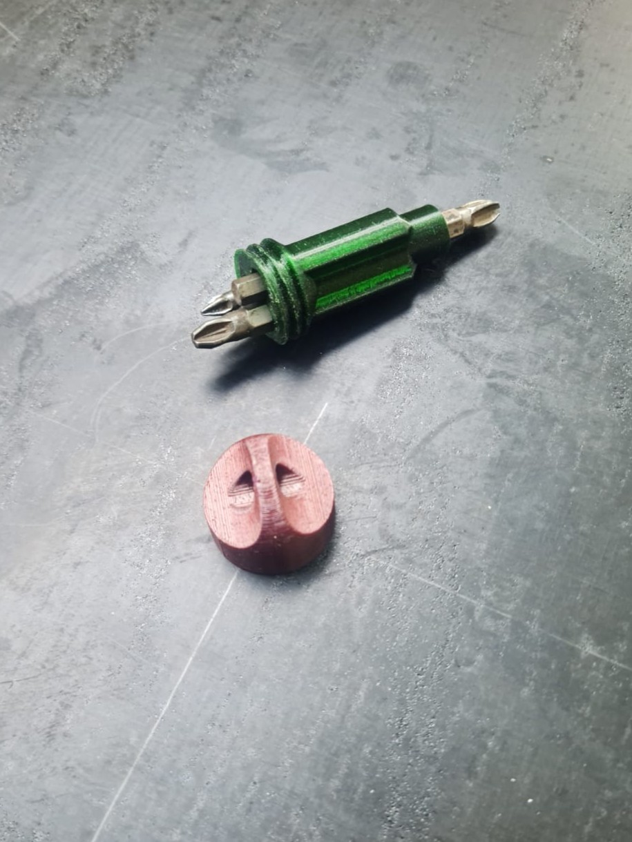 Miniatura 3 do modelo 3D Keychain screwdriver
