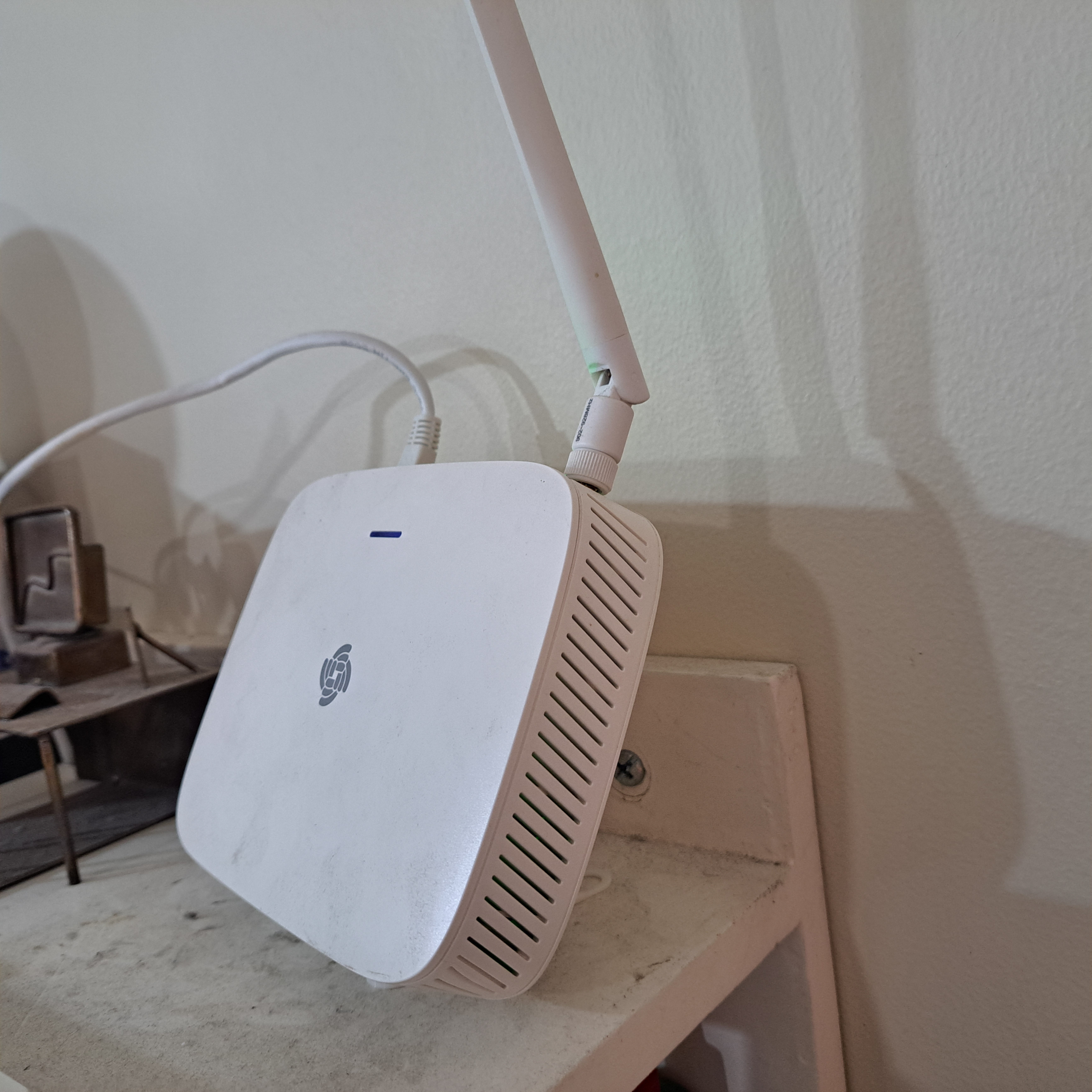 Desk stand for RAK7268 Gateway