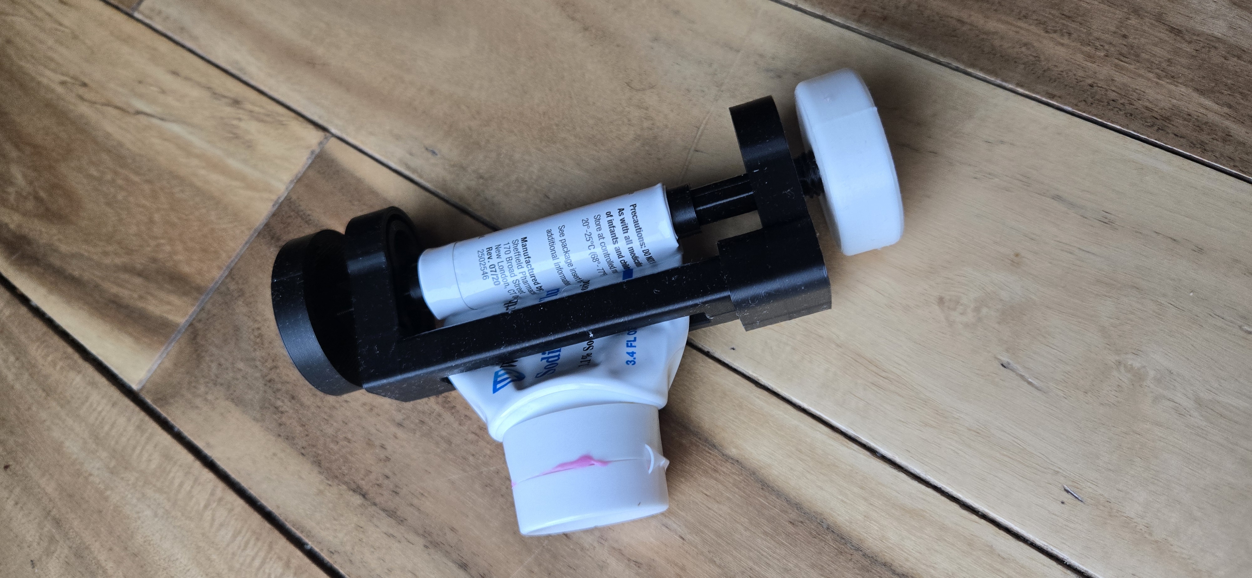 Miniatura 2 do modelo 3D Tooth Paste Squeezer