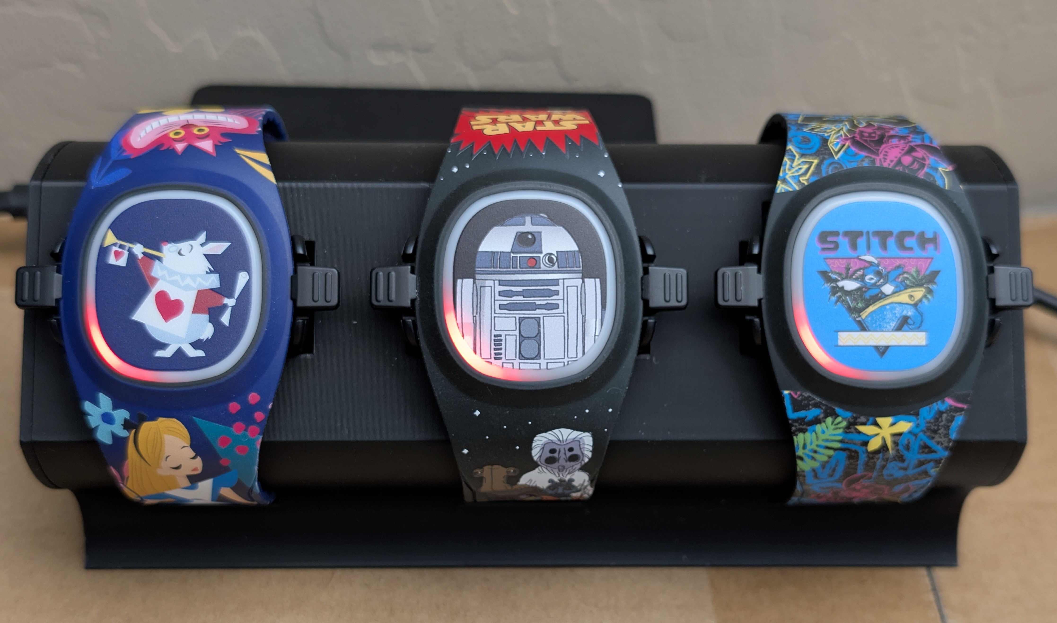MagicBand+ Docking Station with Protective Shell — thumbnail 5