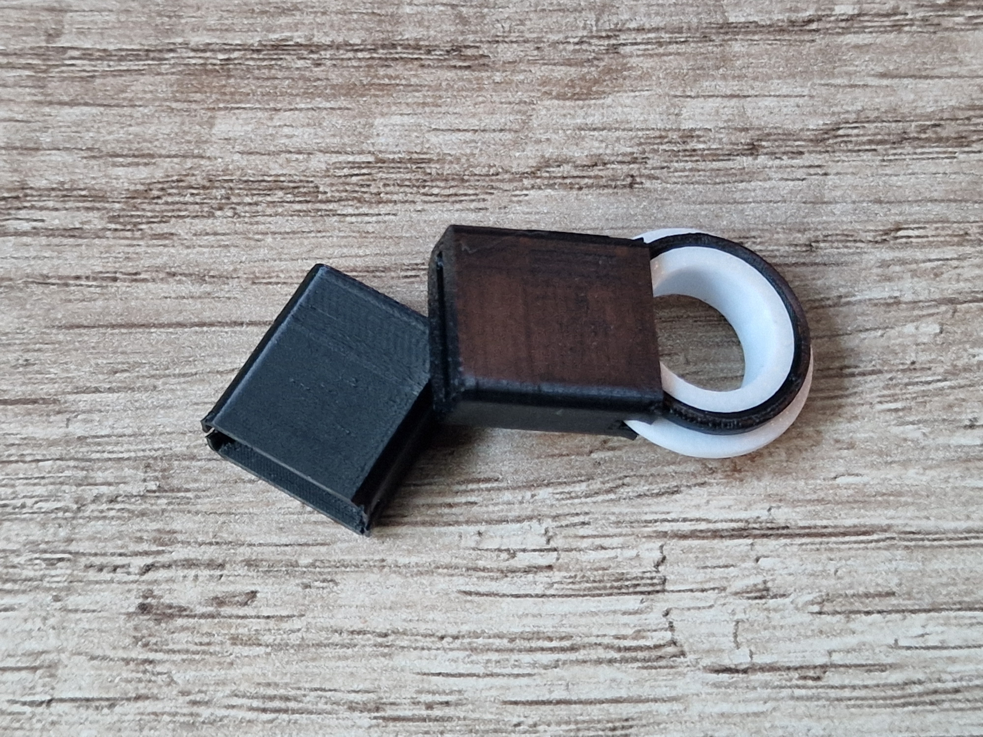Miniatura 3 do modelo 3D Cover for USB Security Insert Lock