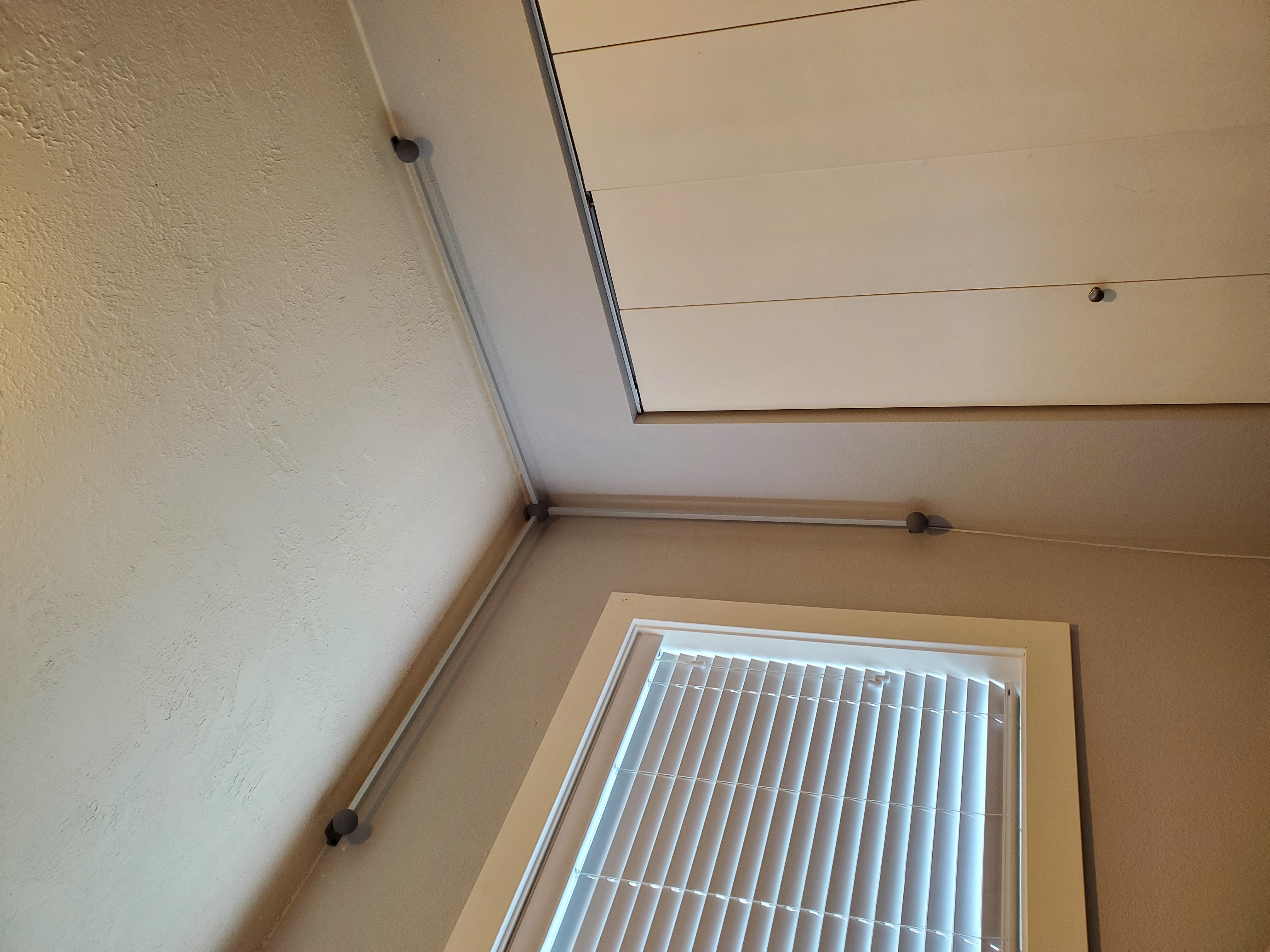 Miniatura 5 do modelo 3D Ceiling Corner Triad LED Light