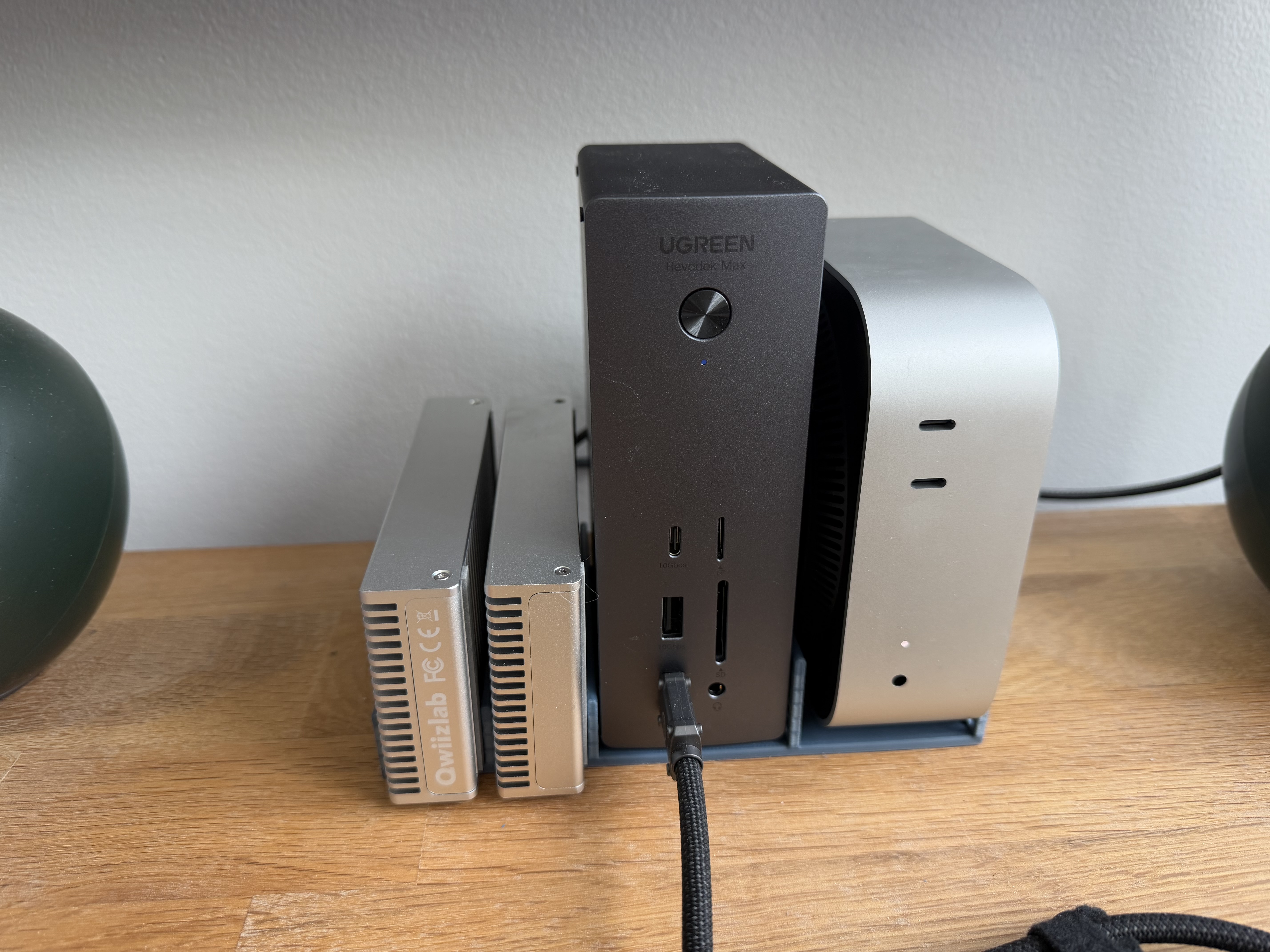 Desk dock for Mac Mini M4 Pro + accessories