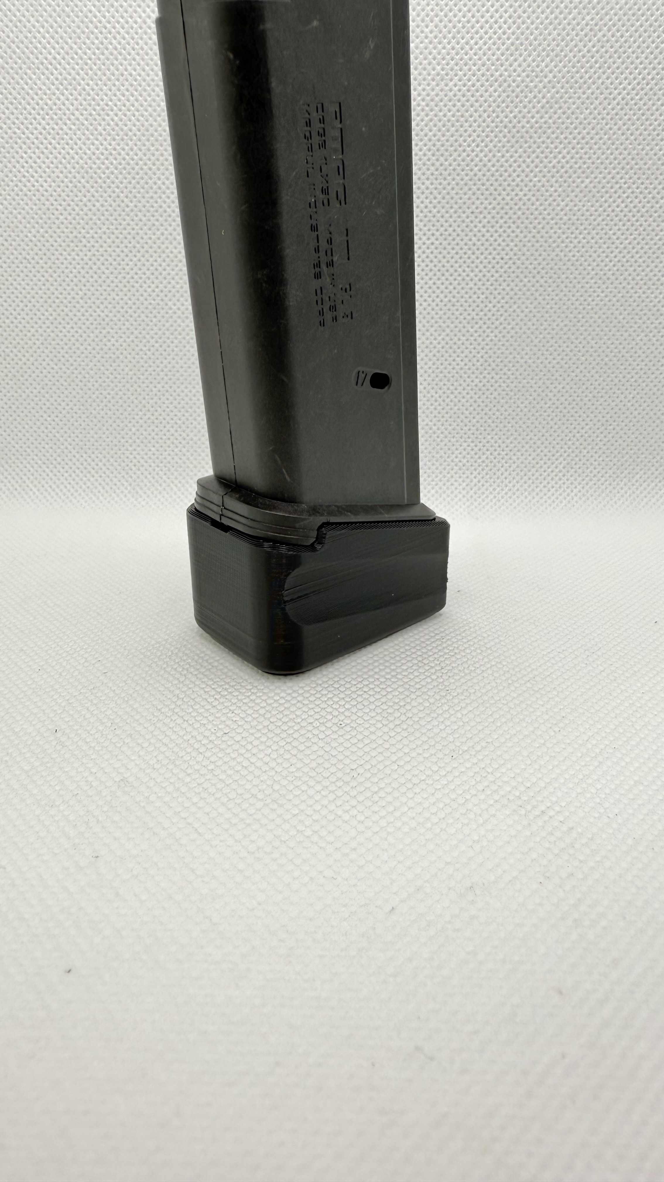 Custom magazine extension for magazine GL9 magpul Glock 17 + 2 extra ammo.