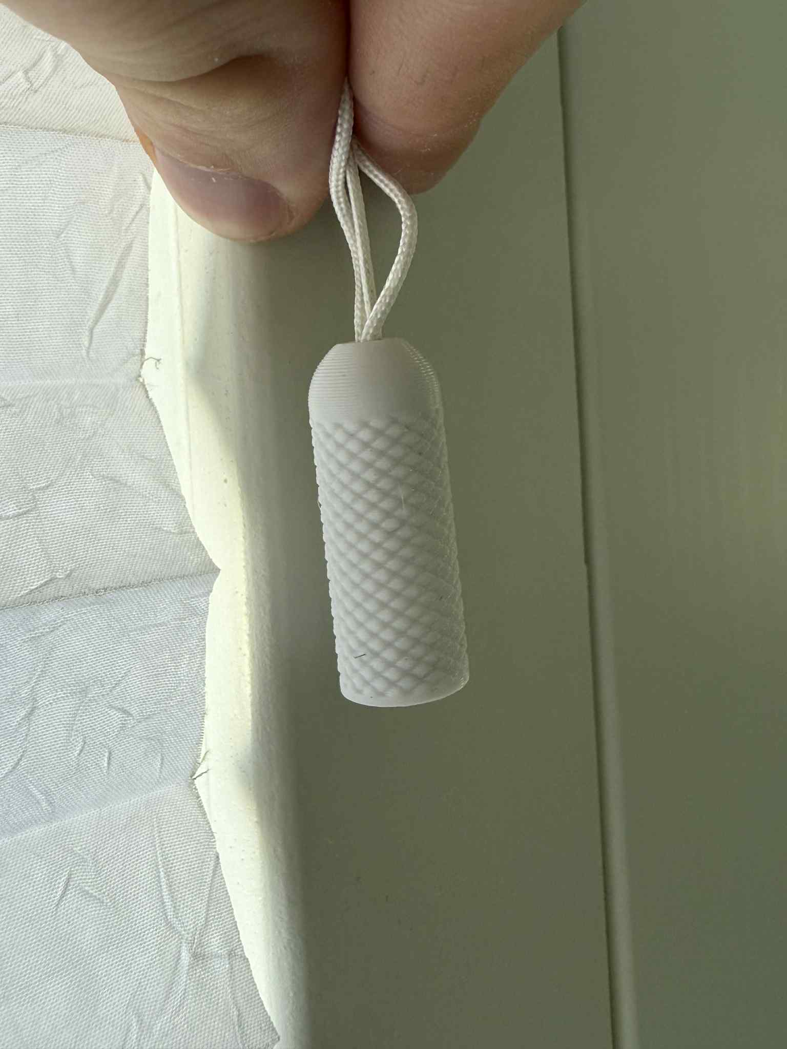 Pull-down knob for blinds or pleated curtains