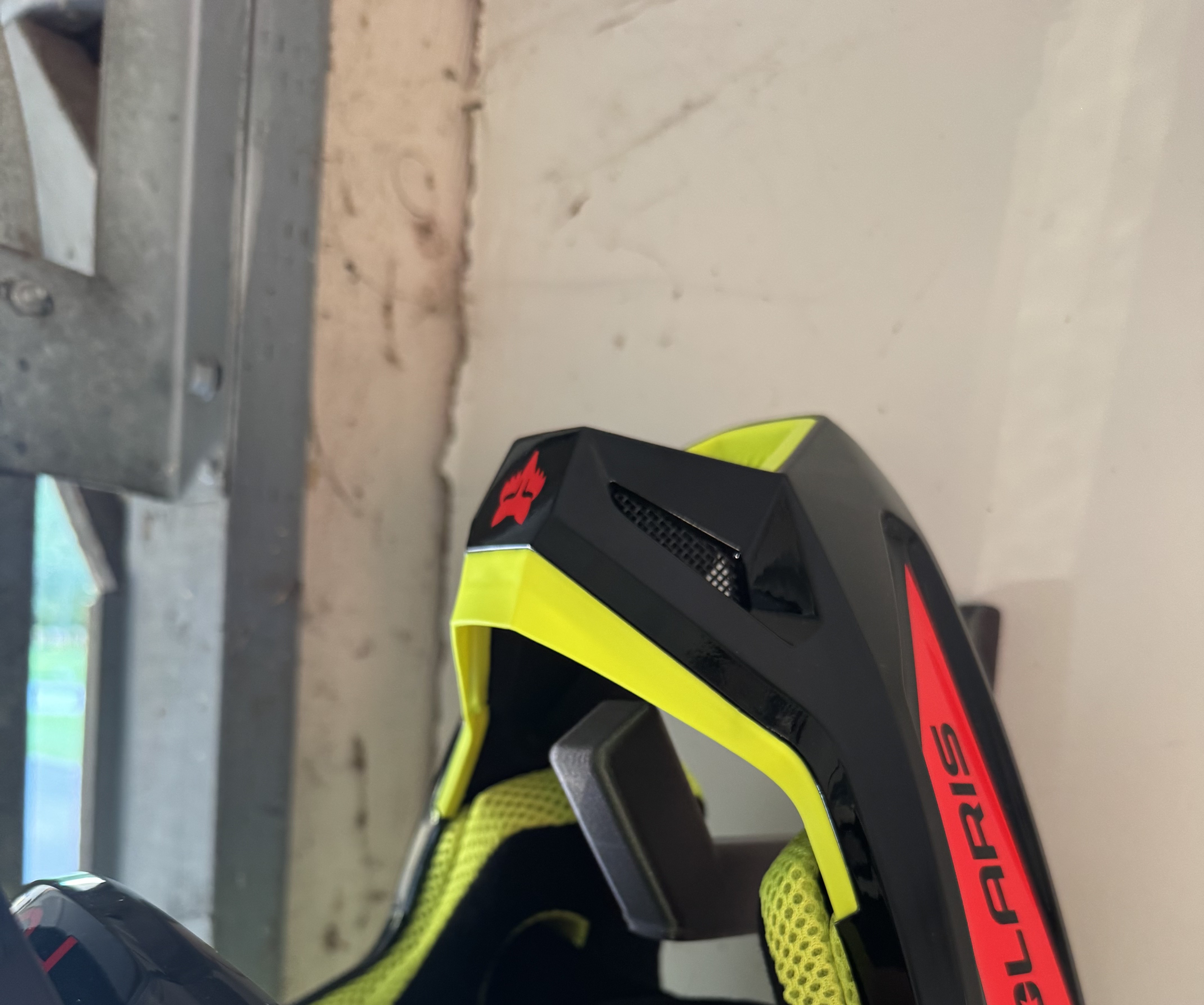 universal helmet rack for off-roading helmets