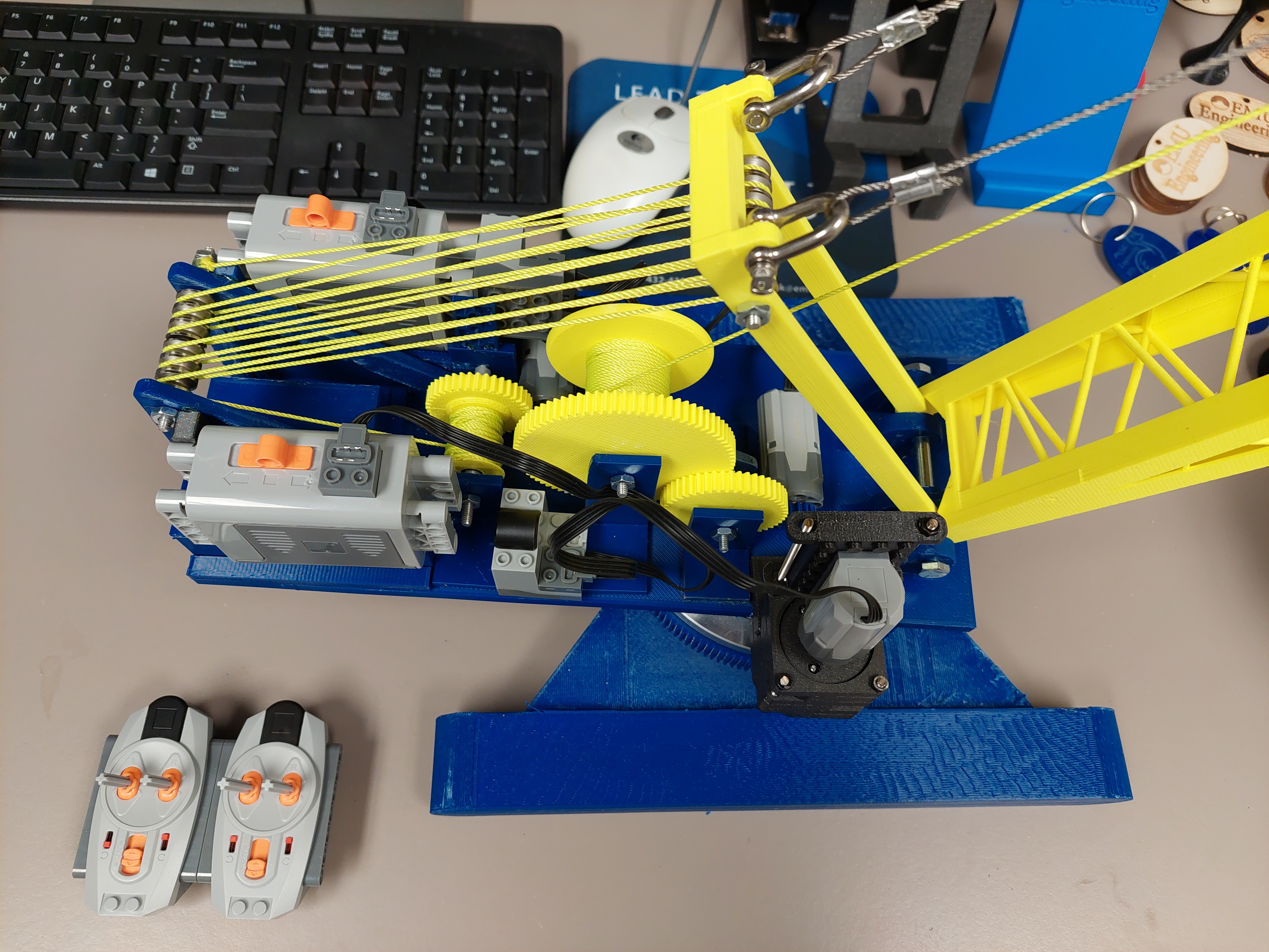 Working crane — thumbnail 2