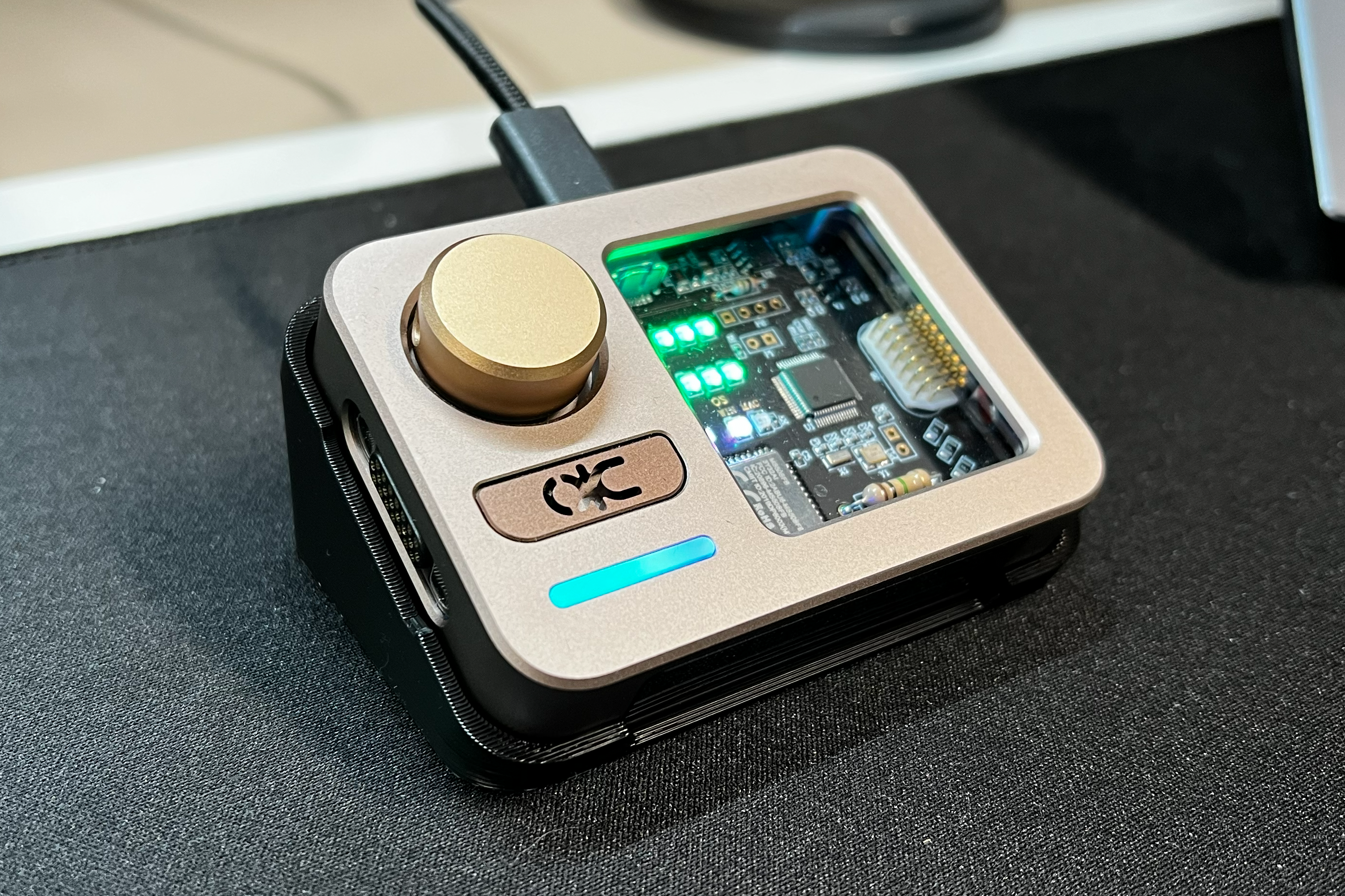 QK Alice Magnetic Dongle Angled Base
