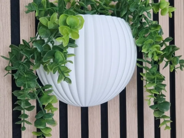 Ribbed Harmony – Die universelle Akustik-Wandvase