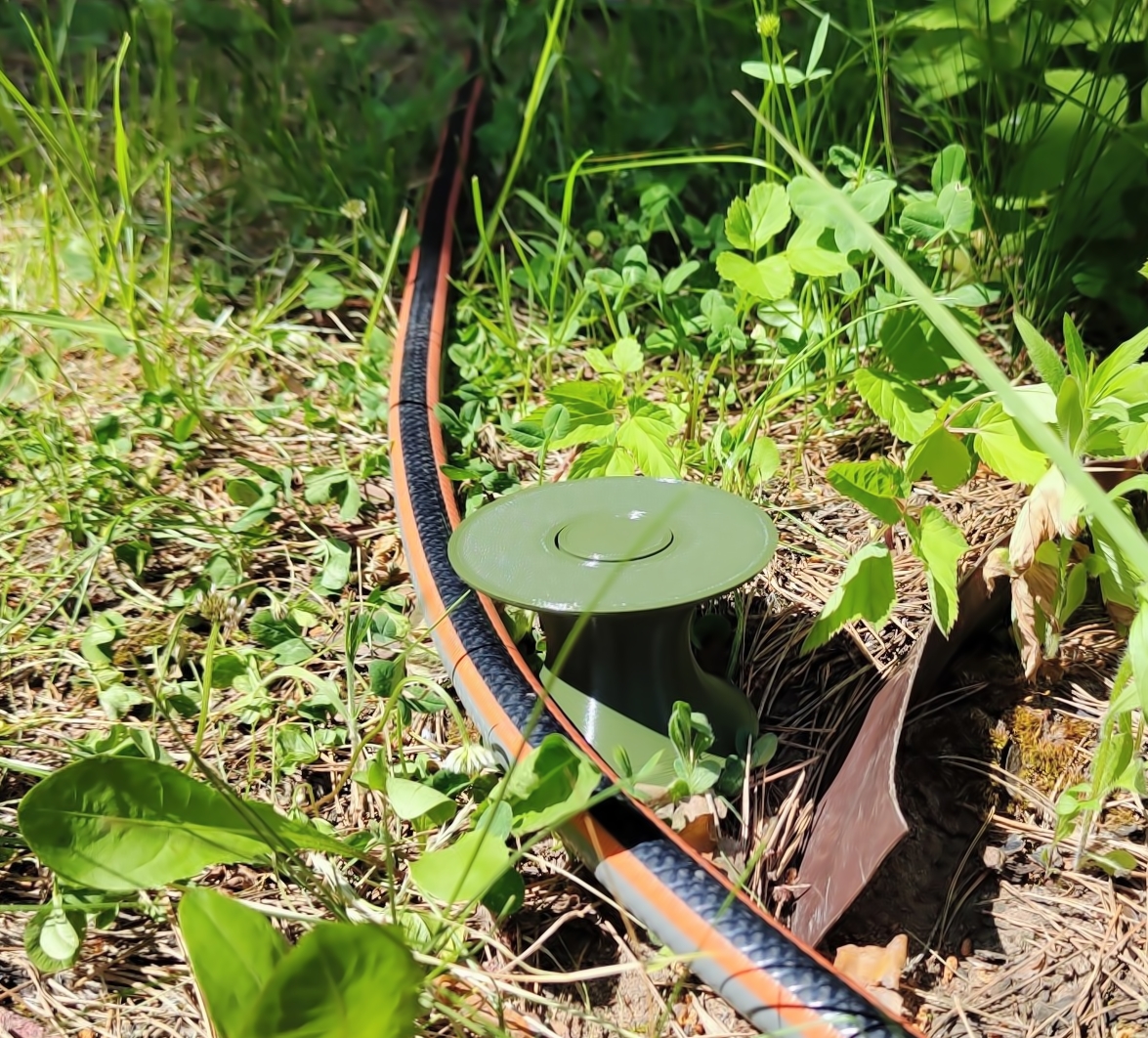 Rotating Garden Hose Guide