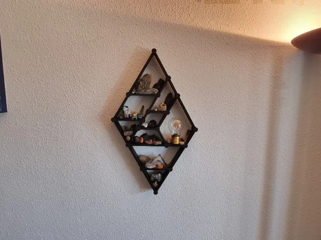 Modular geometric display shelf system
