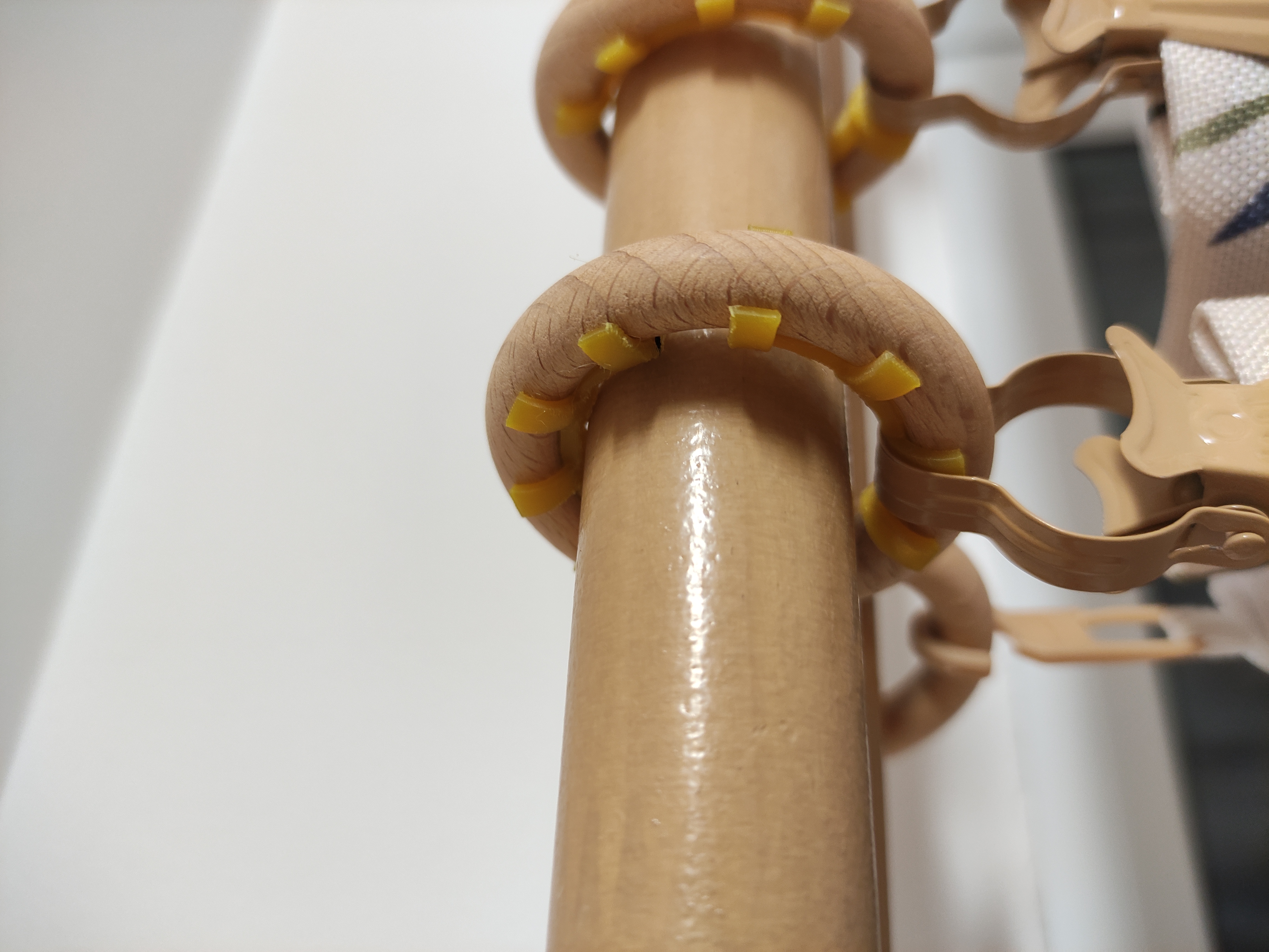Click smooth cover circle on pelmet