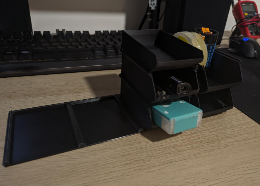 Stackable bin tray