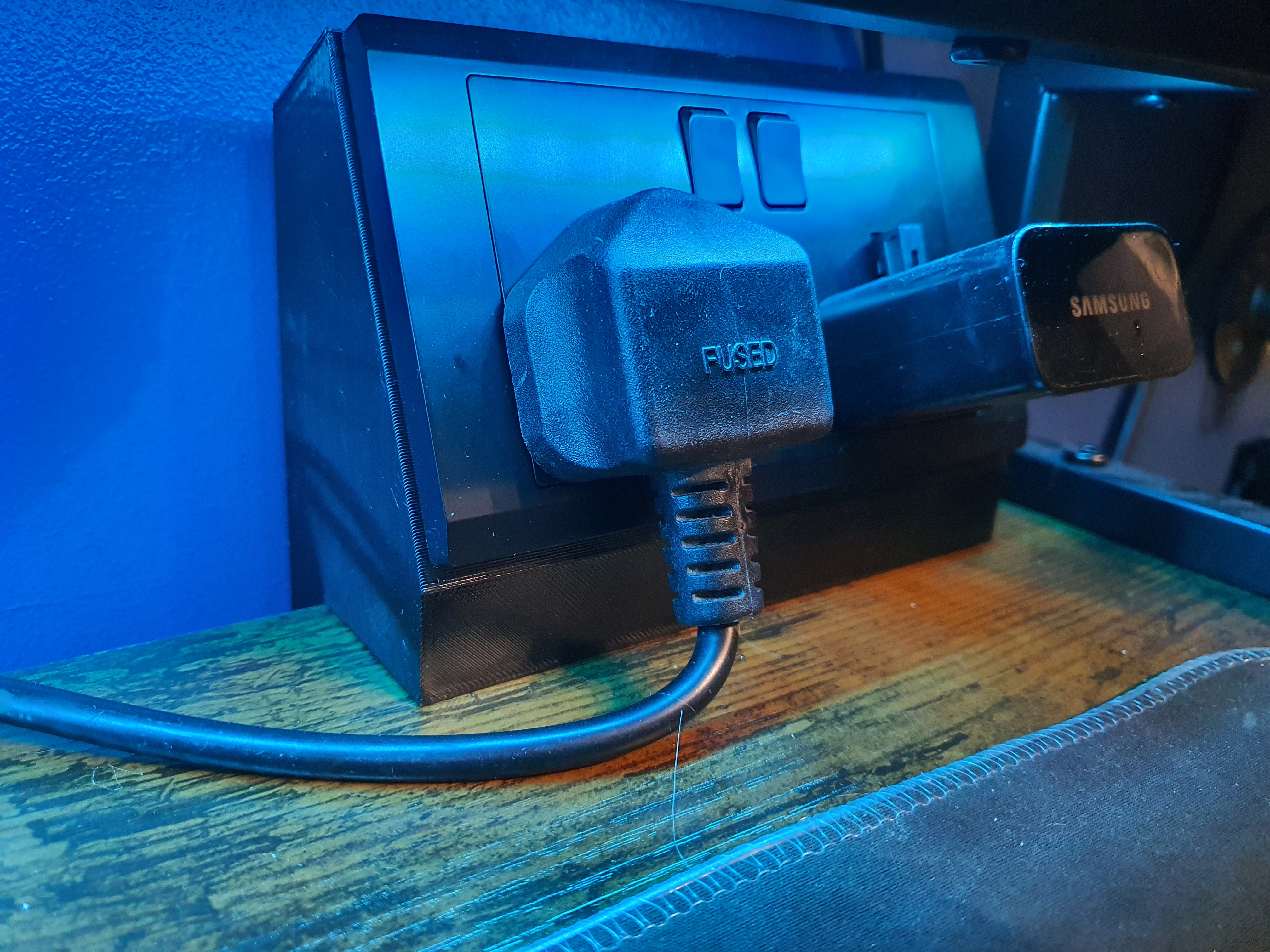 UK Double socket desk clamp with 20mm extension on height for mains plug clearance