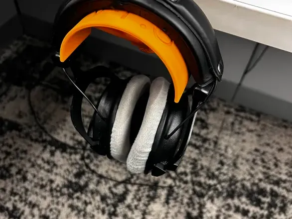 Desk mounted headphone hanger